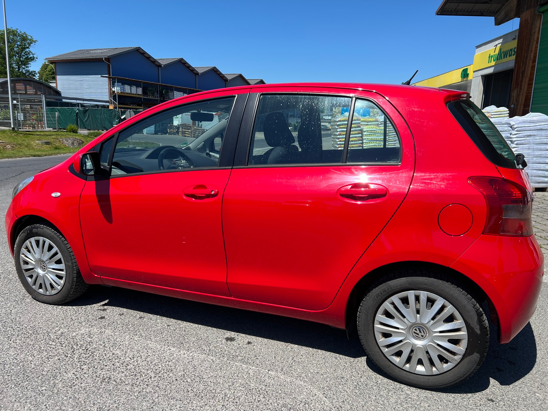 TOYOTA Yaris 1.3 Linea Sol-image-3