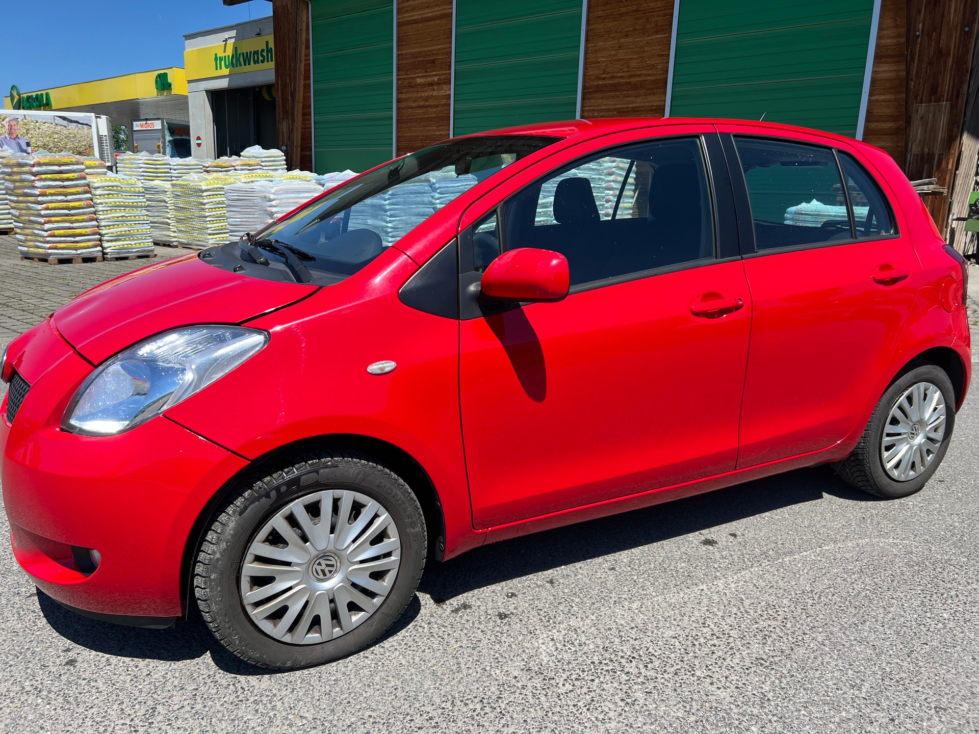 TOYOTA Yaris 1.3 Linea Sol-image-1