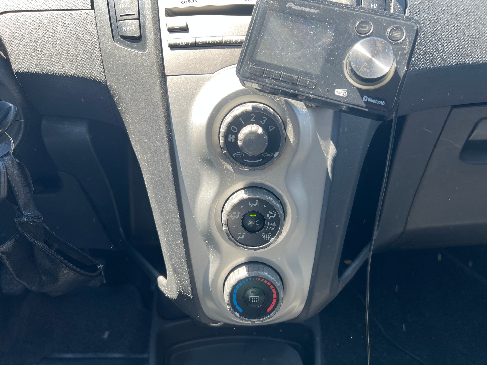 TOYOTA Yaris 1.3 Linea Sol-image-13