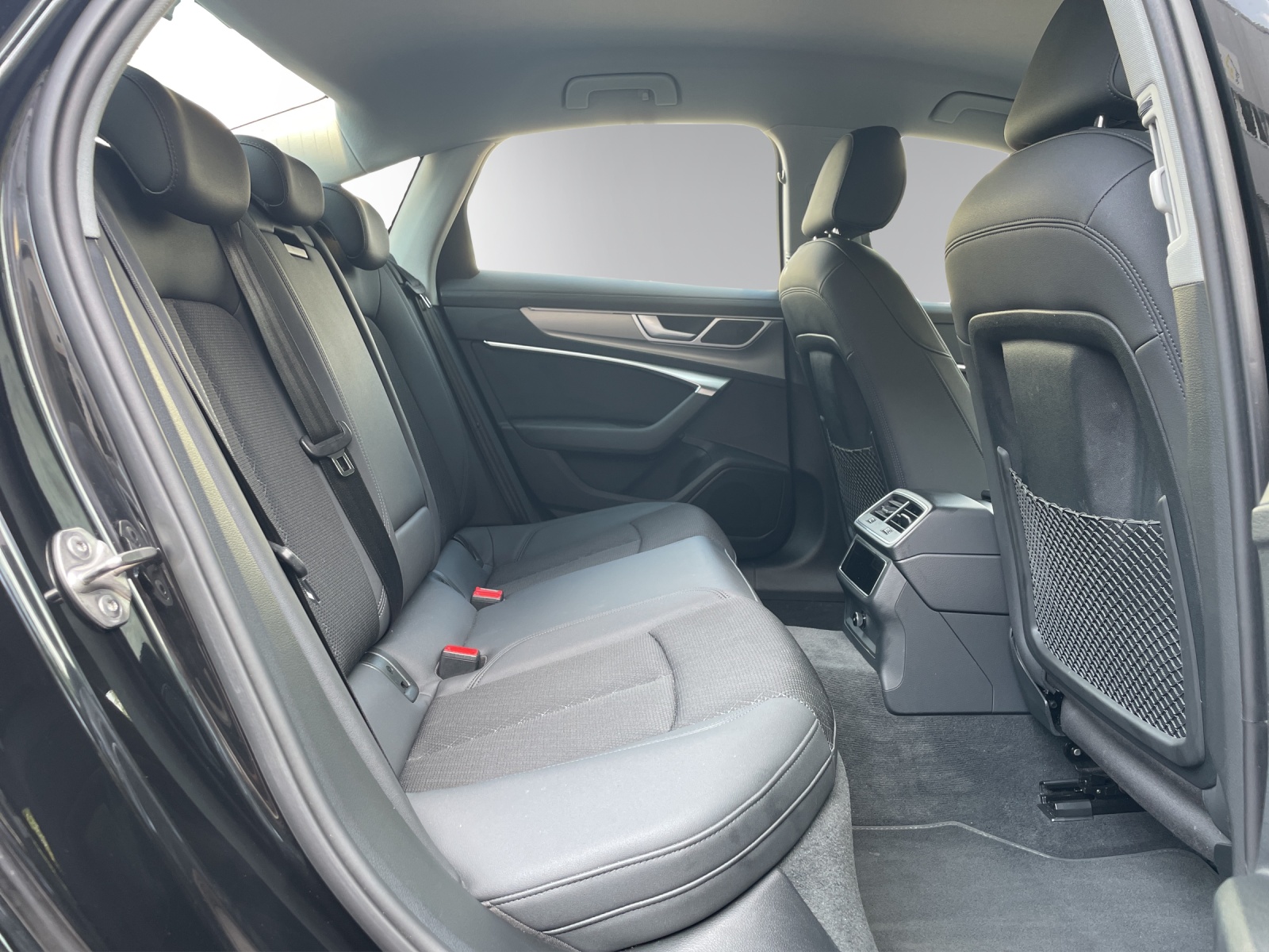 AUDI A6 Limousine 40 TDI Design quattro S-tronic-image-12