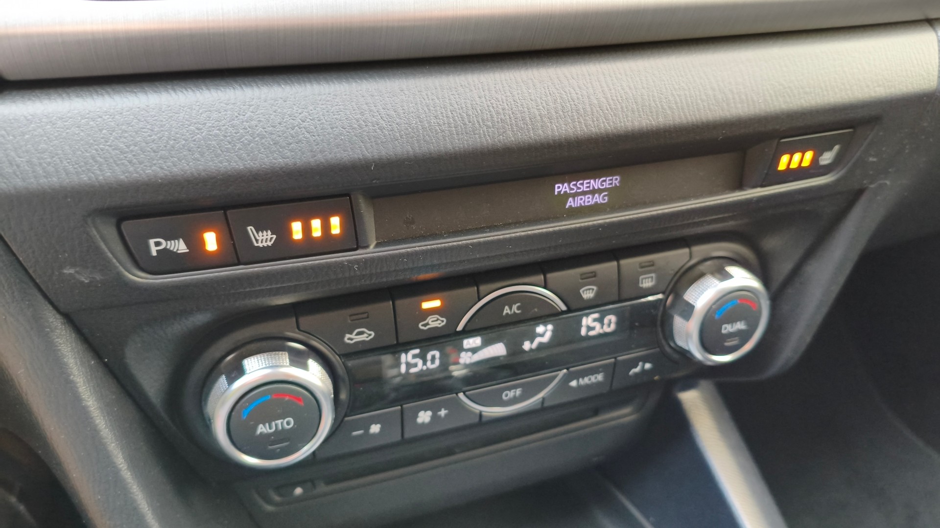 MAZDA 3 2.0 16V Revolution-image-12