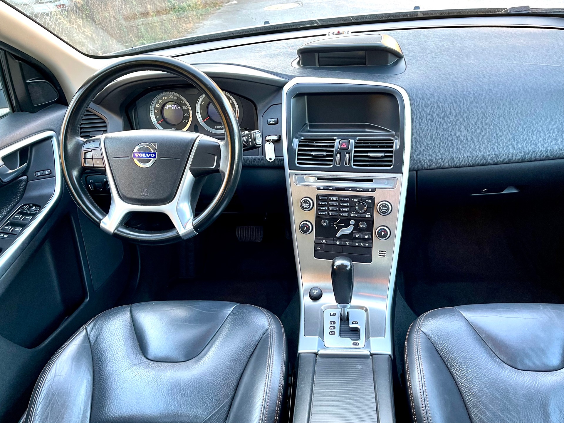 VOLVO XC60 D5 AWD Geartronic-image-2