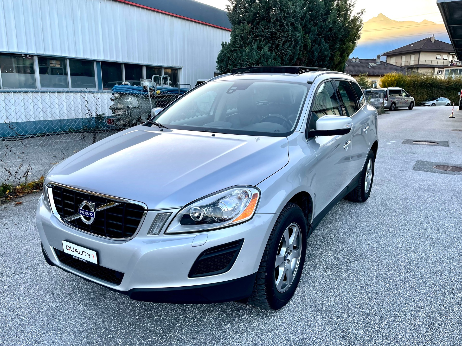 VOLVO XC60 D5 AWD Geartronic-image-3