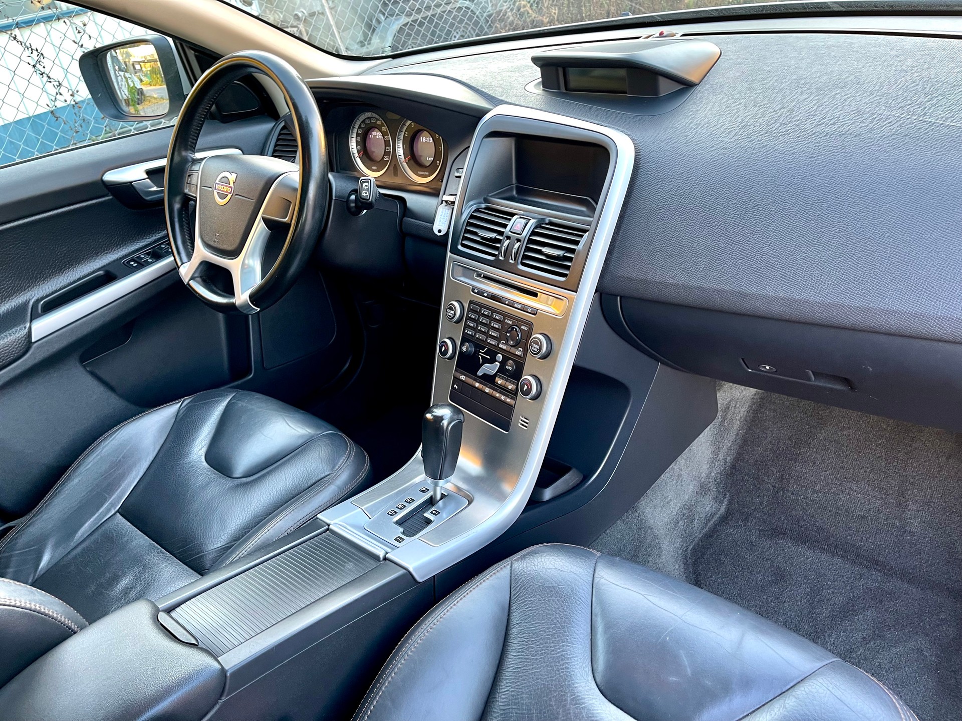 VOLVO XC60 D5 AWD Geartronic-image-18