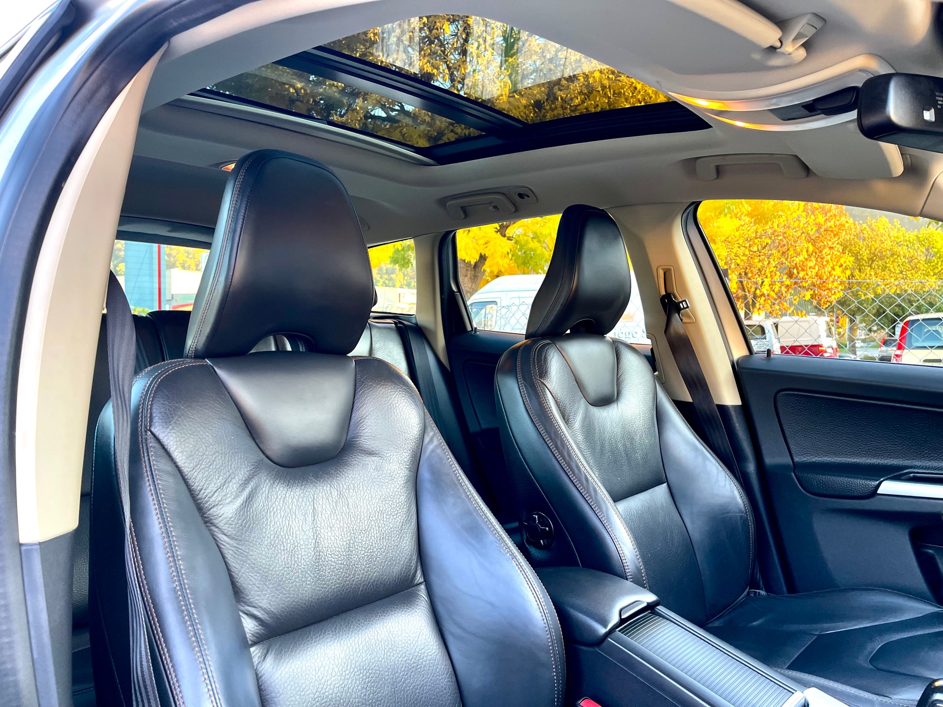 VOLVO XC60 D5 AWD Geartronic-image-22