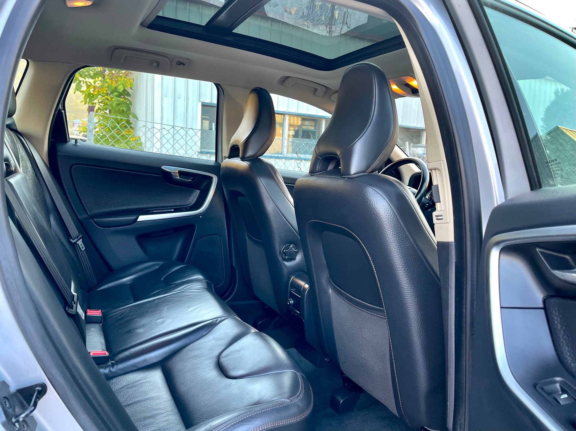 VOLVO XC60 D5 AWD Geartronic-image-1