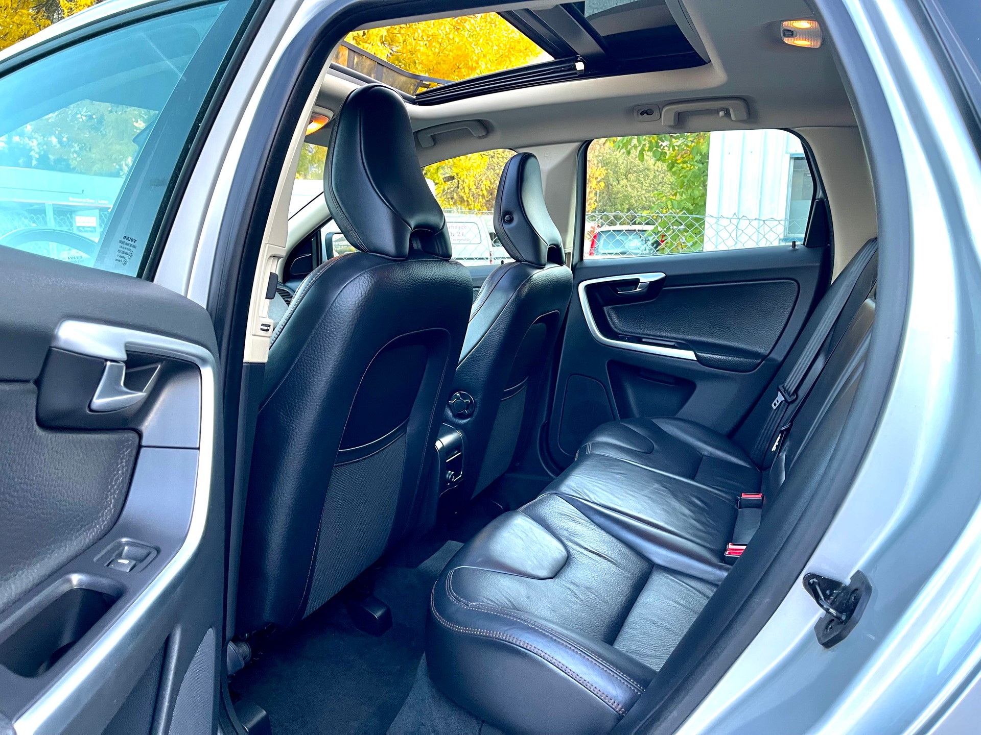 VOLVO XC60 D5 AWD Geartronic-image-6