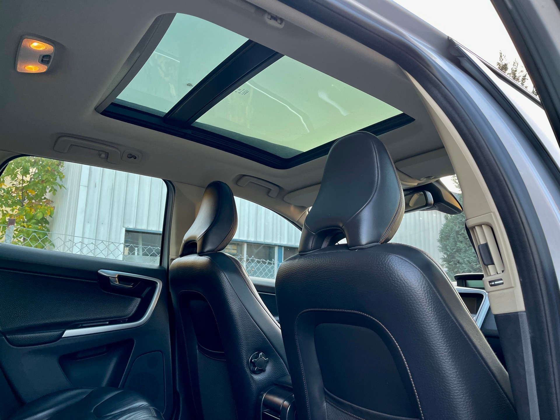 VOLVO XC60 D5 AWD Geartronic-image-16