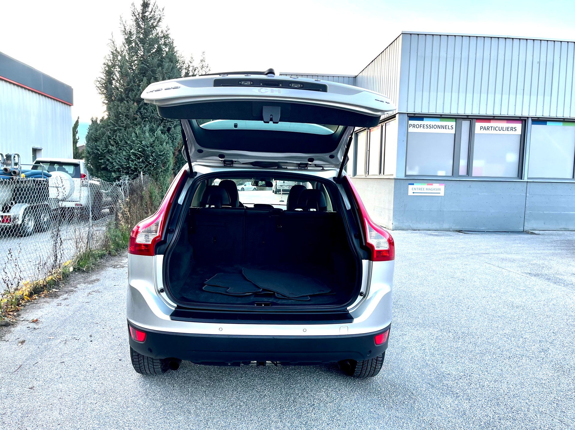 VOLVO XC60 D5 AWD Geartronic-image-24