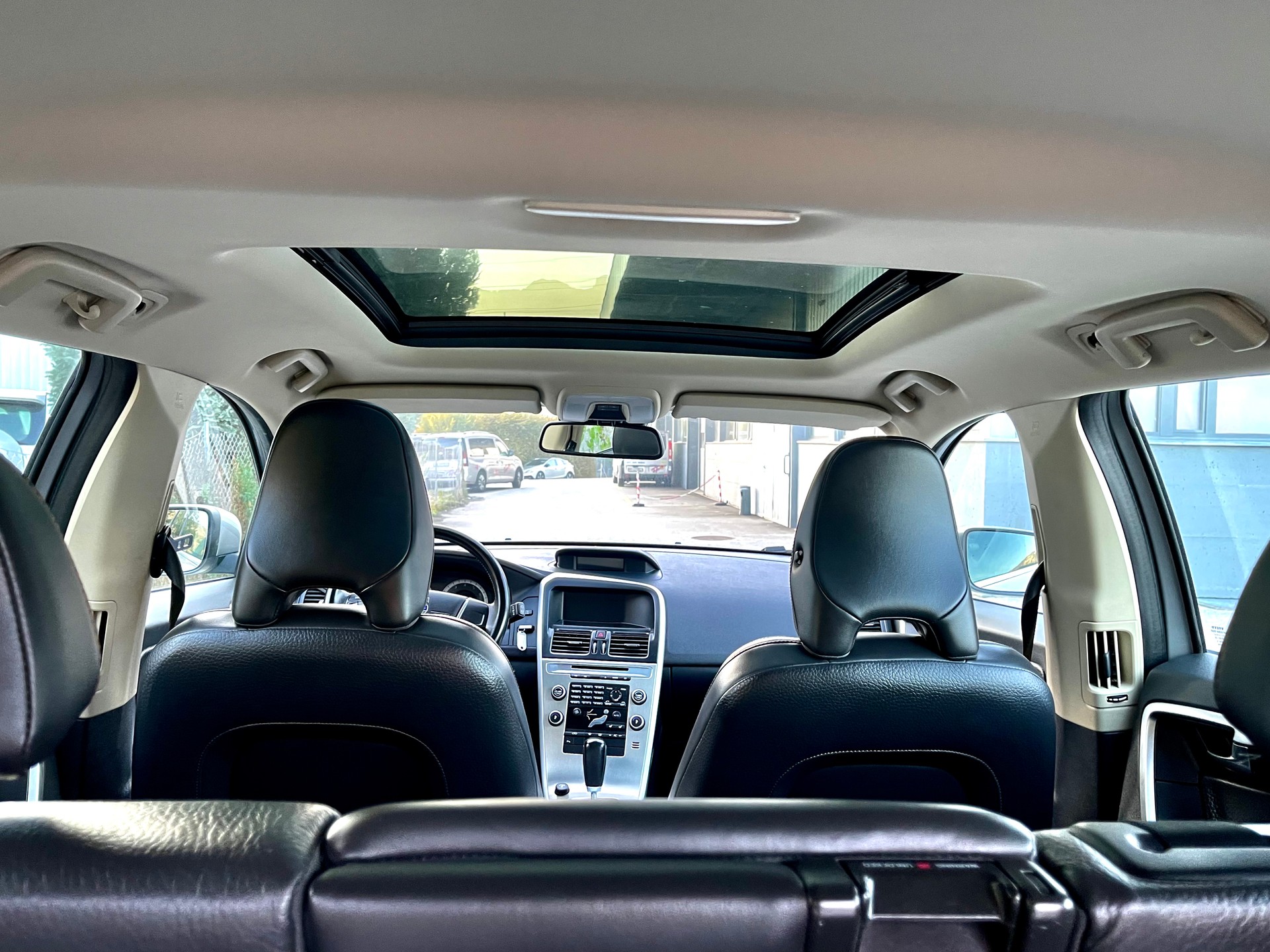 VOLVO XC60 D5 AWD Geartronic-image-23
