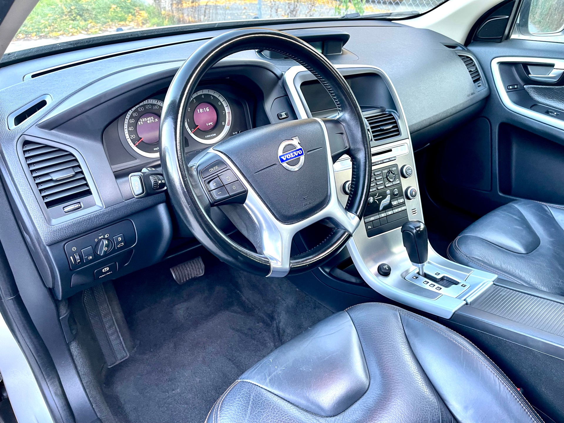VOLVO XC60 D5 AWD Geartronic-image-8