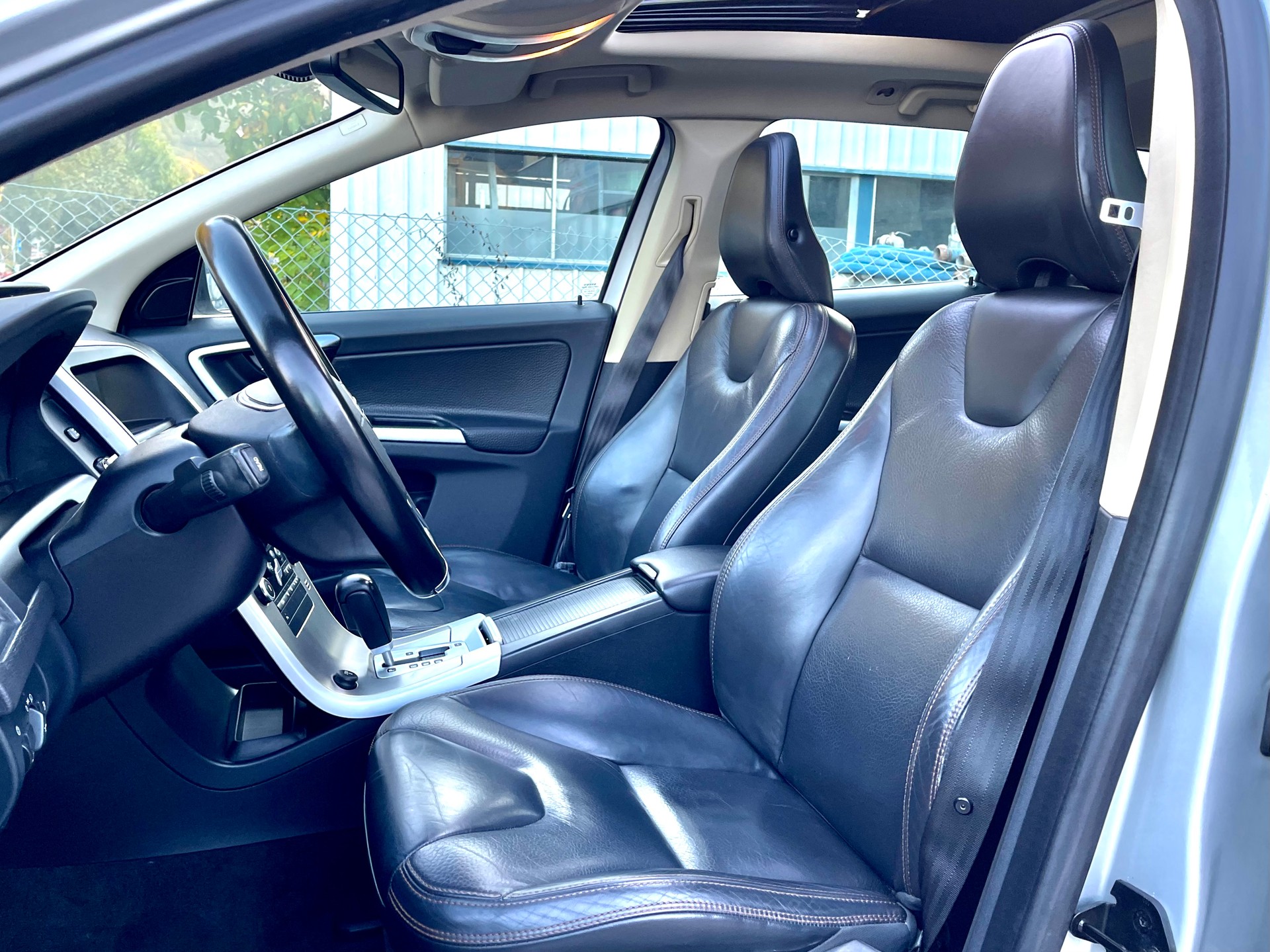 VOLVO XC60 D5 AWD Geartronic-image-26