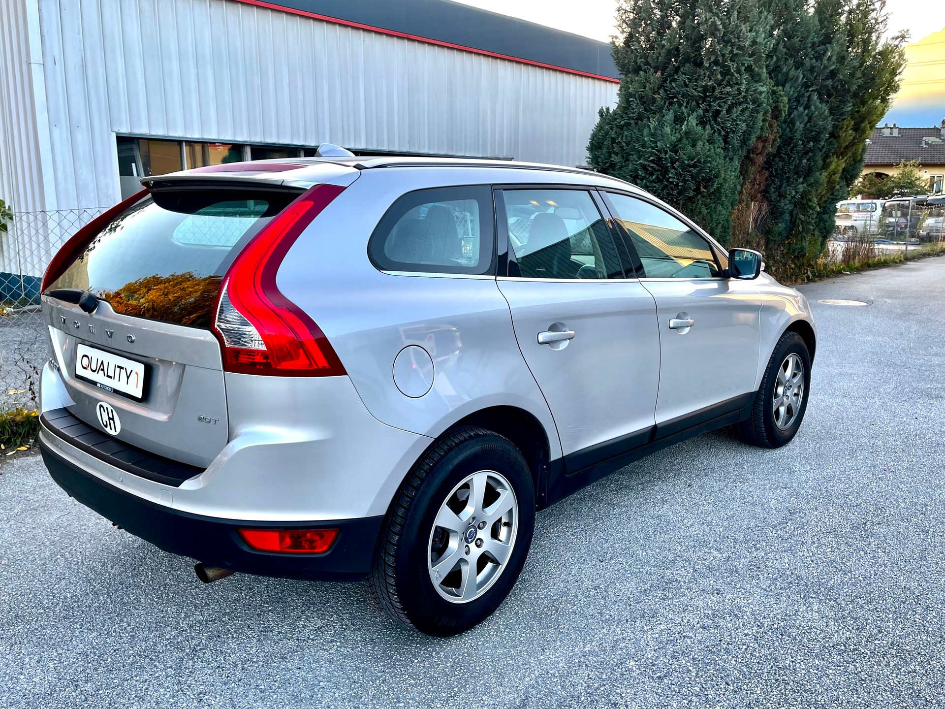 VOLVO XC60 D5 AWD Geartronic-image-5