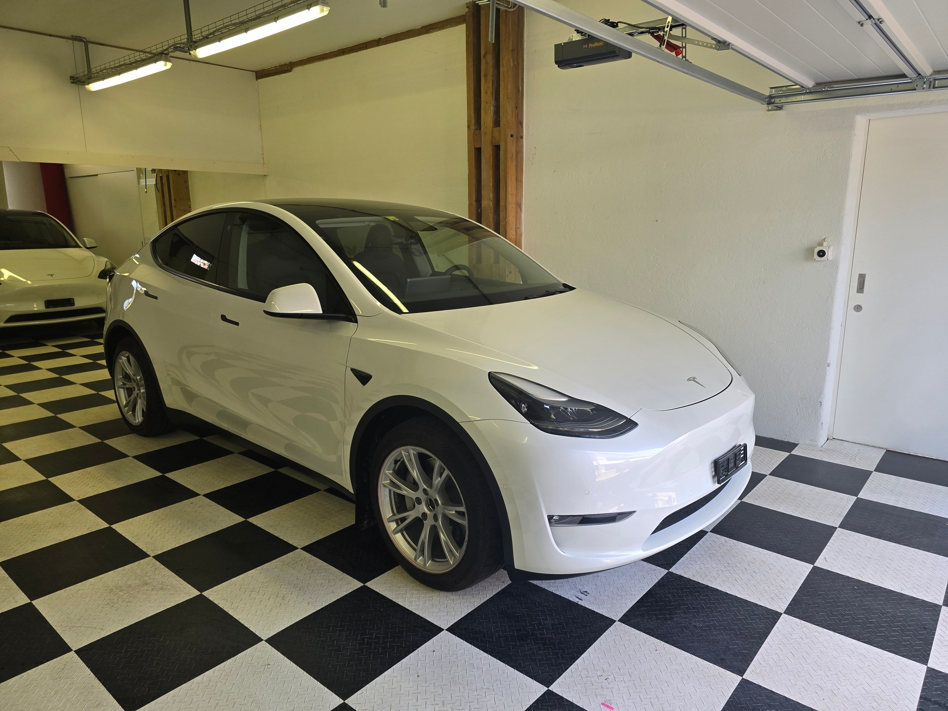 TESLA Model Y Long Range-image-2