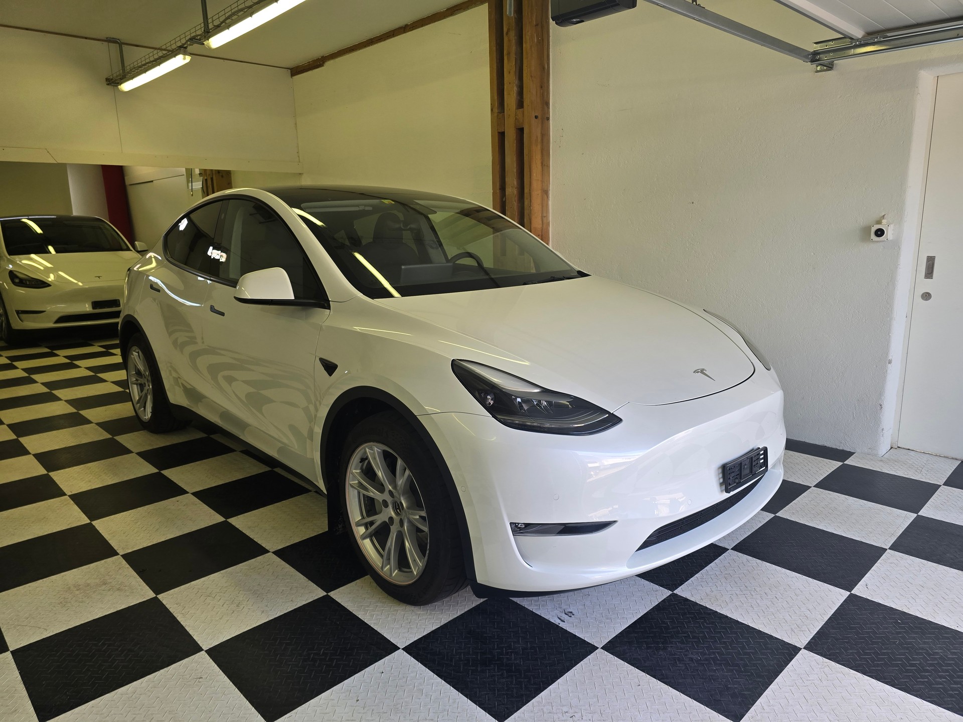 TESLA Model Y Long Range-image-4