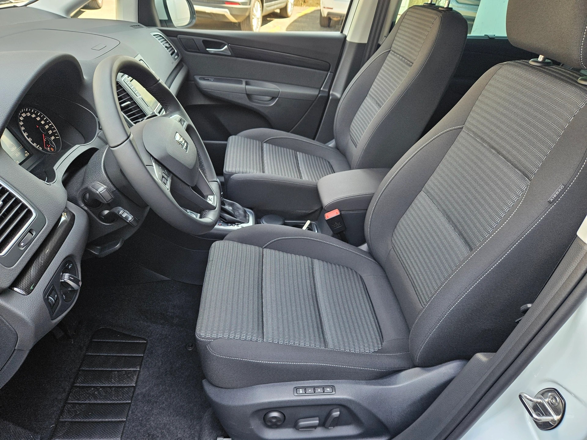 SEAT Alhambra 1.4 TSI DSG Xcellence-image-5