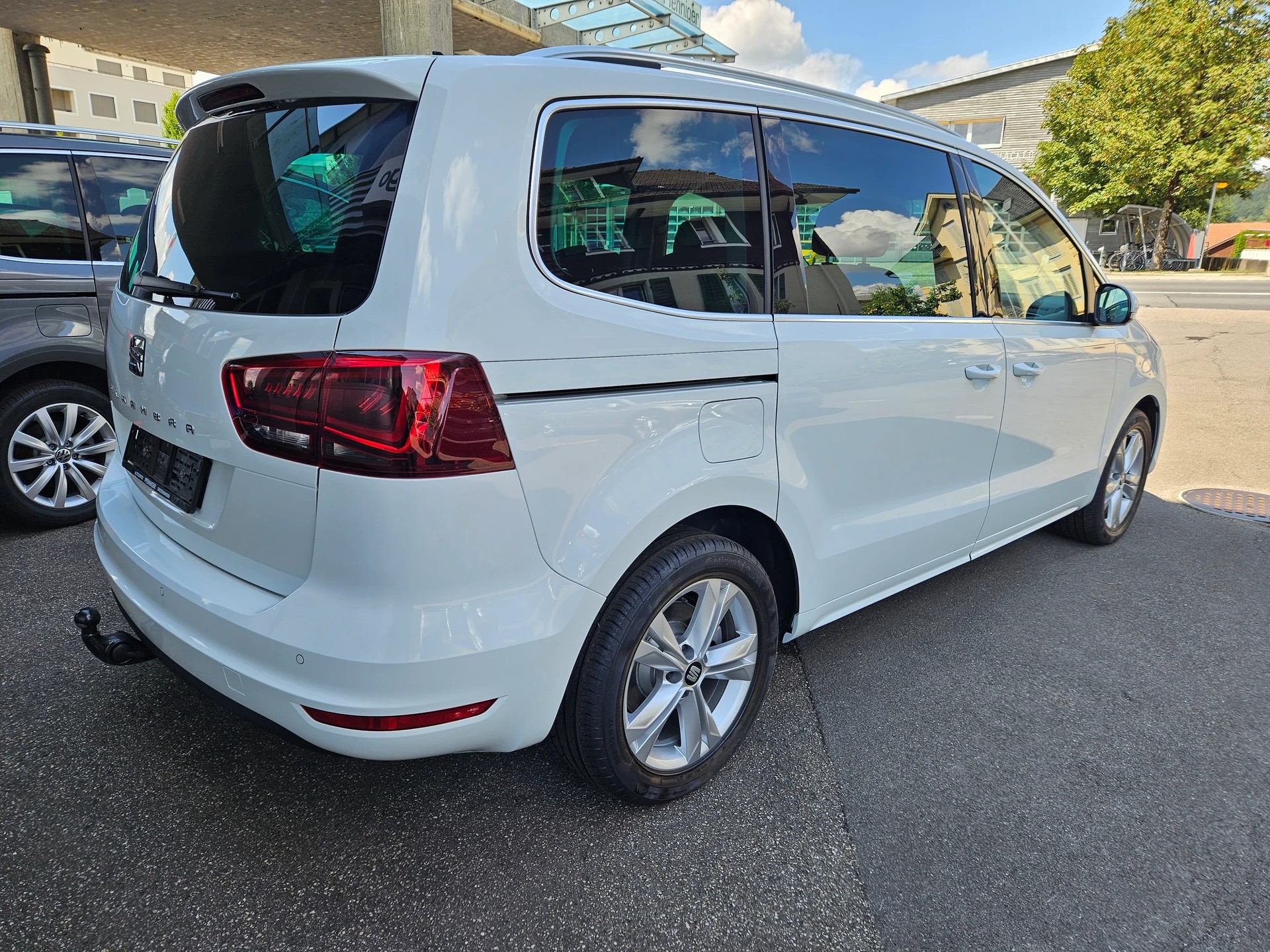 SEAT Alhambra 1.4 TSI DSG Xcellence-image-1