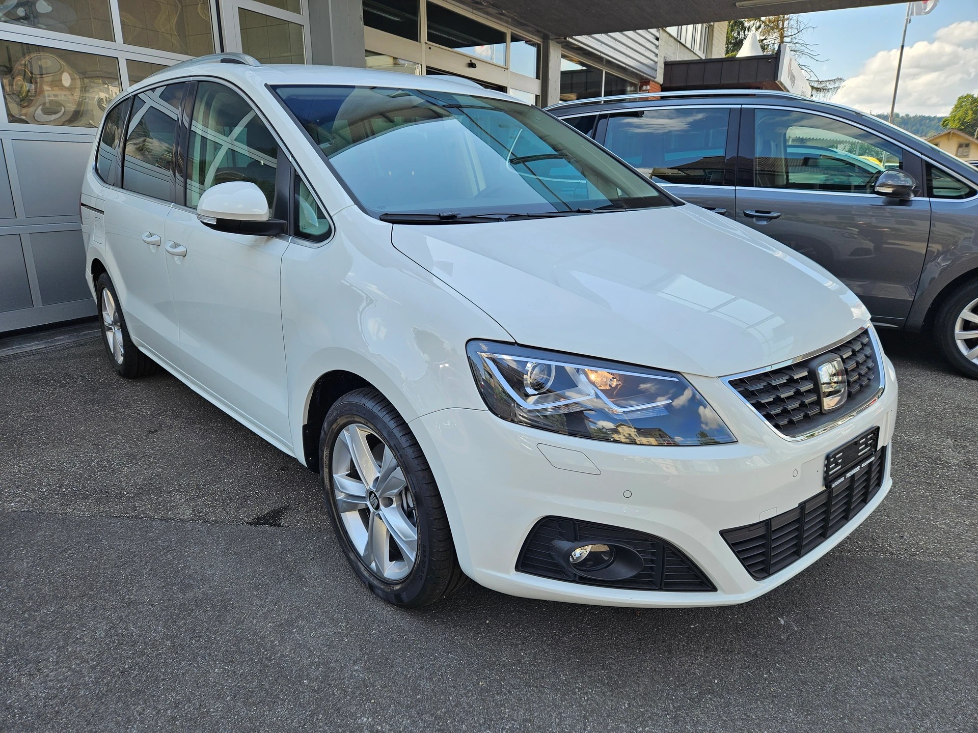 SEAT Alhambra 1.4 TSI DSG Xcellence-image-0