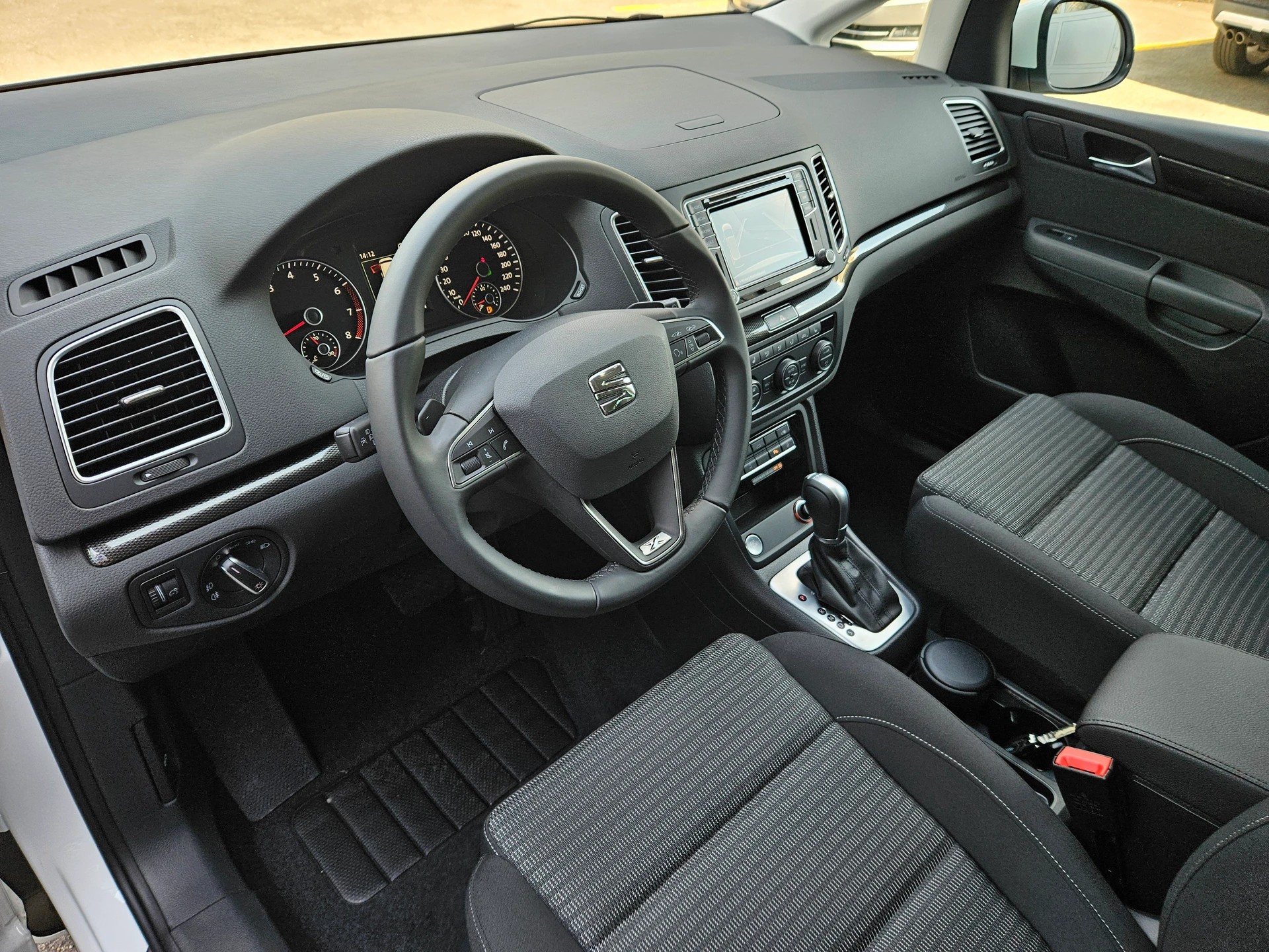 SEAT Alhambra 1.4 TSI DSG Xcellence-image-4