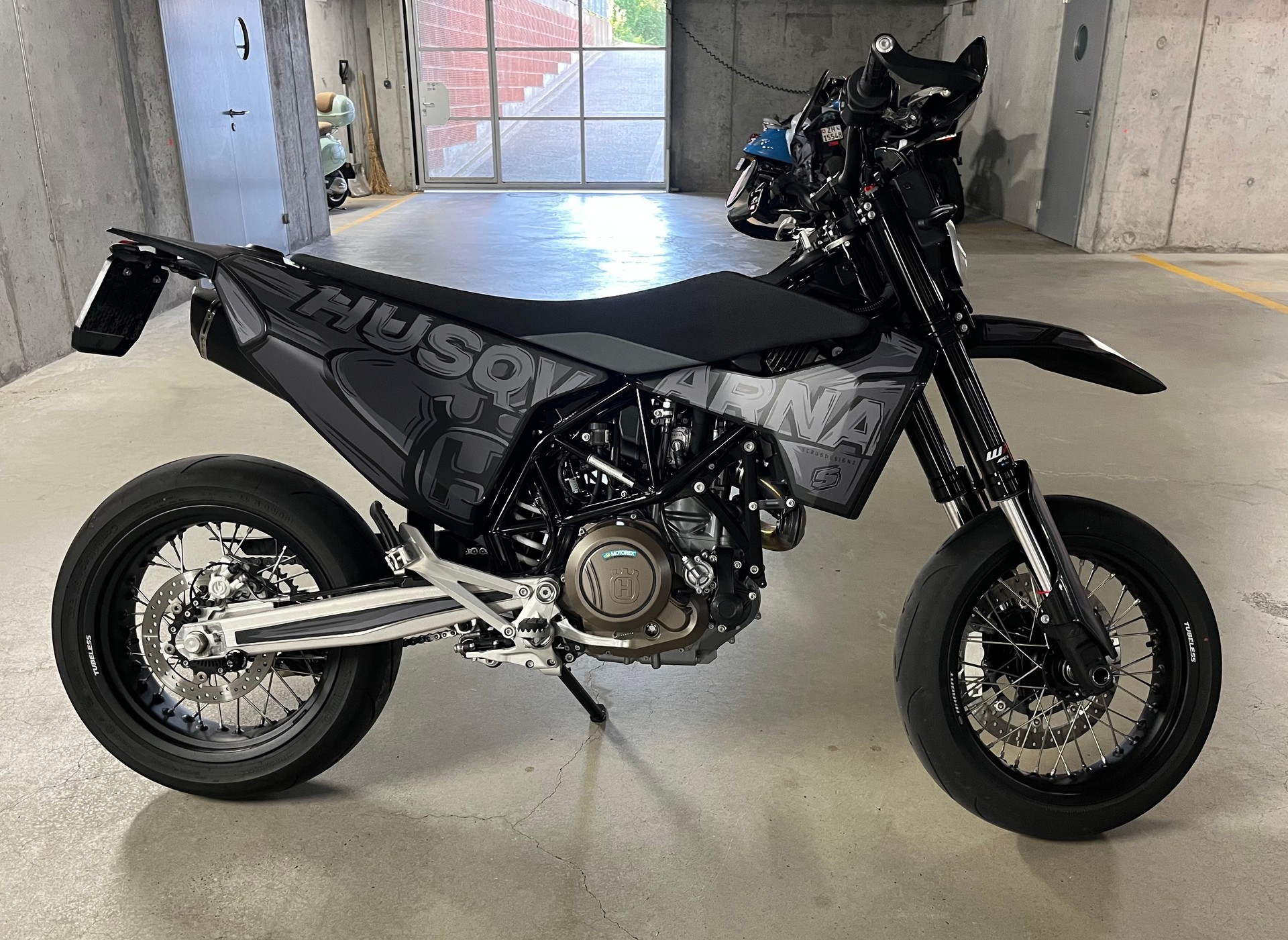 HUSQVARNA 701 Supermoto