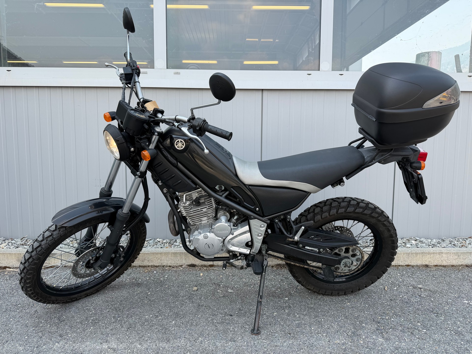 YAMAHA XG 250 Tricker-showroom-element-1