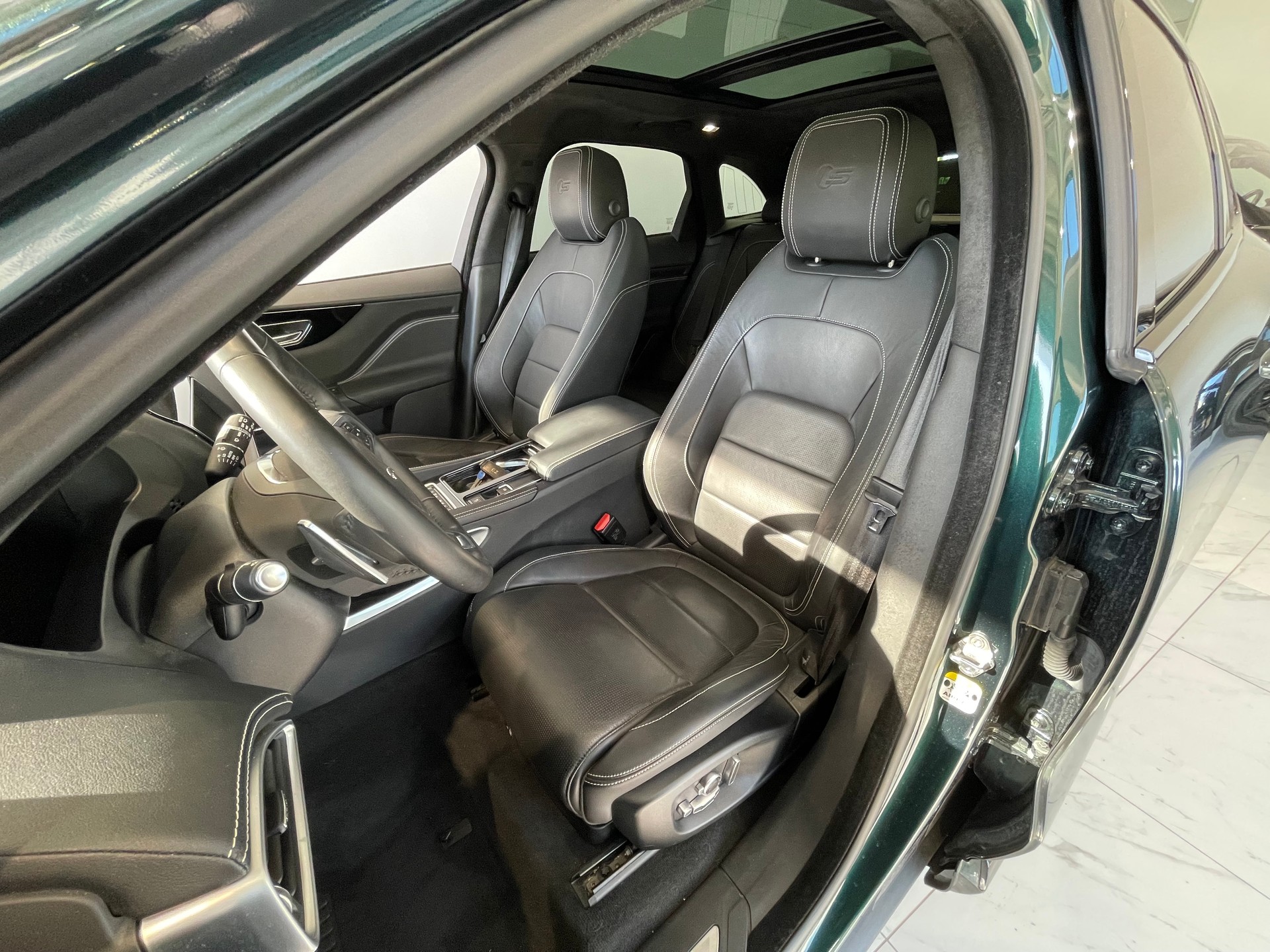 JAGUAR F-Pace 3.0 V6 S AWD Automatik-image-5