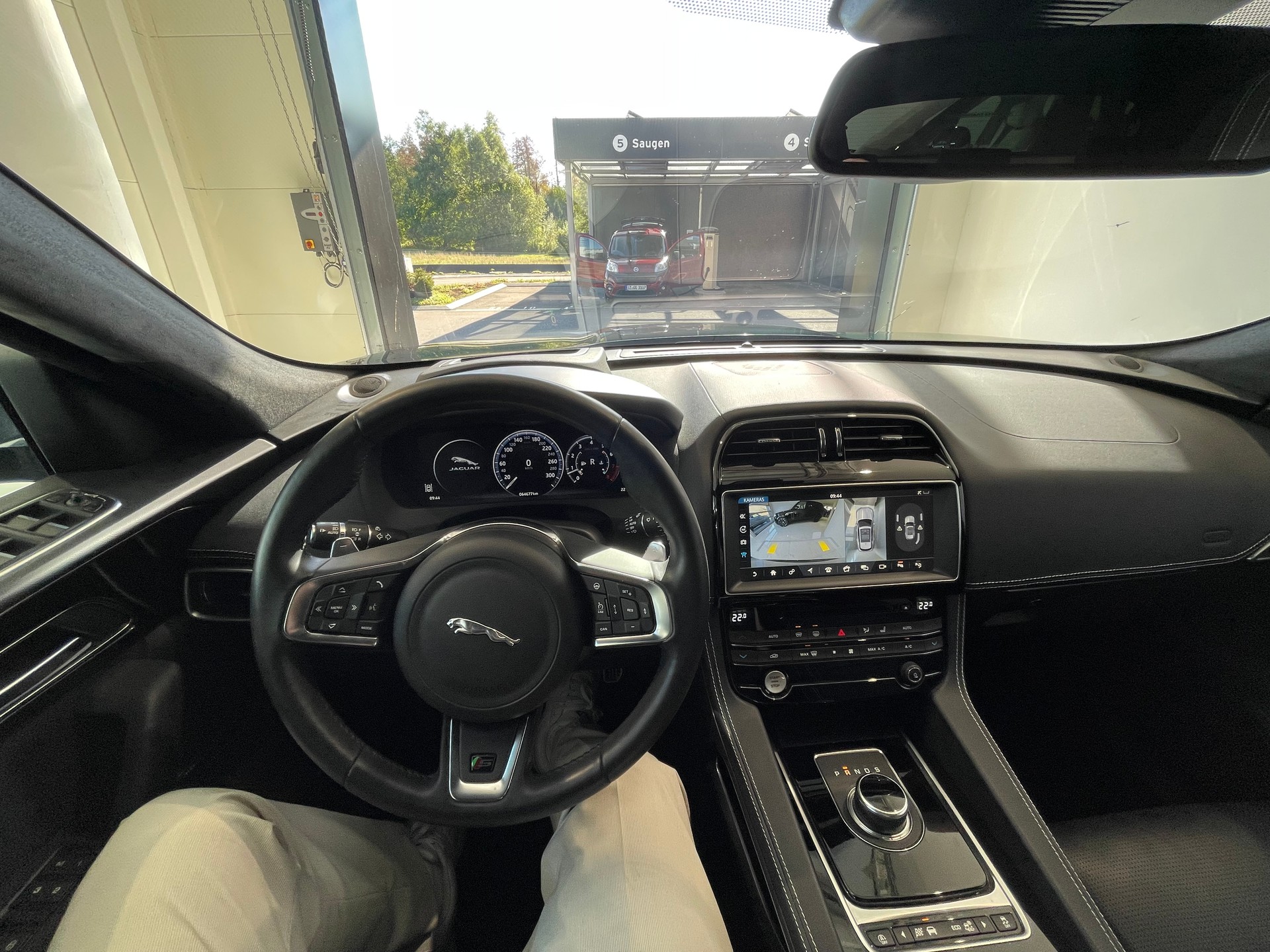 JAGUAR F-Pace 3.0 V6 S AWD Automatik-image-8