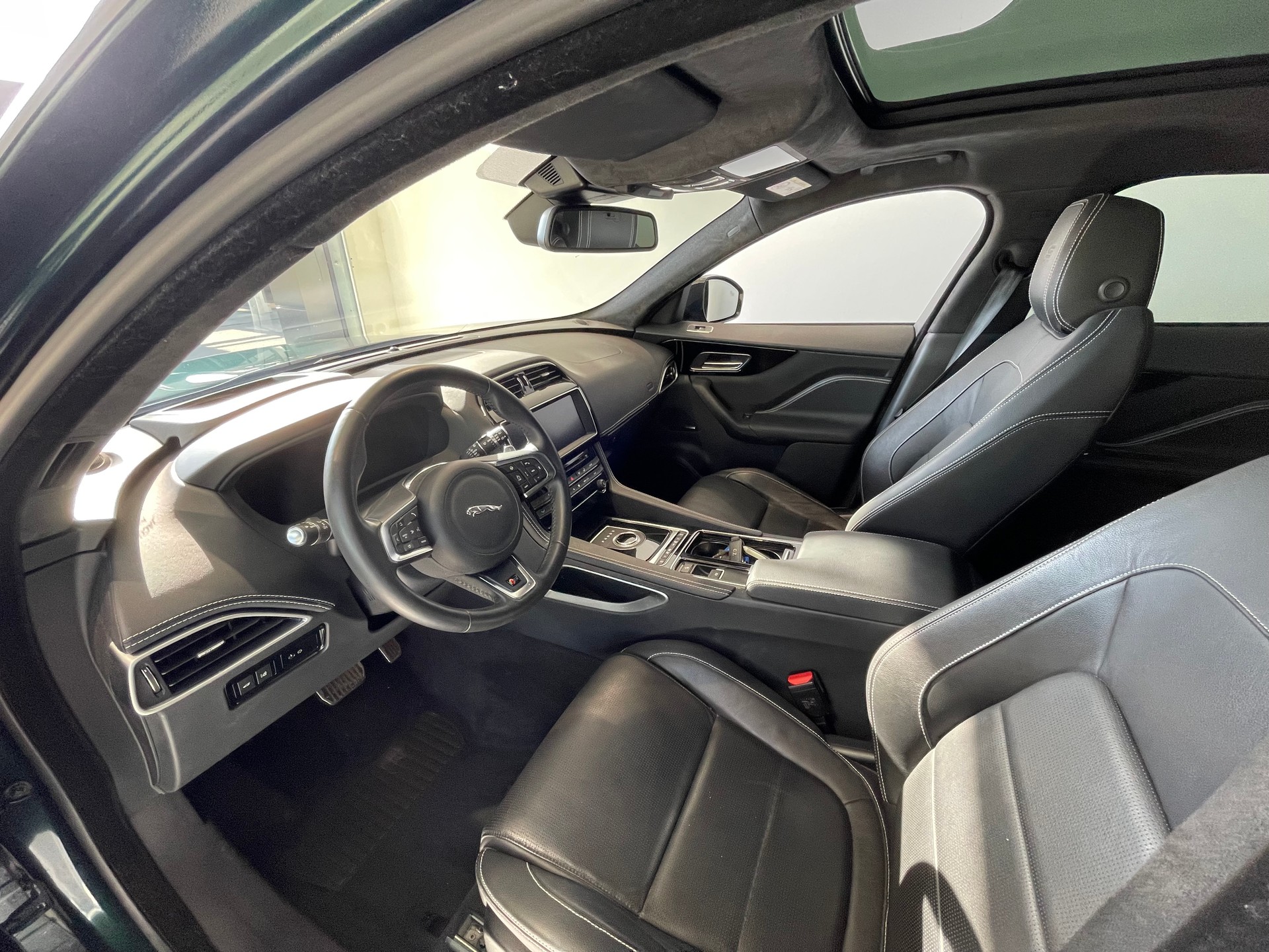 JAGUAR F-Pace 3.0 V6 S AWD Automatik-image-4