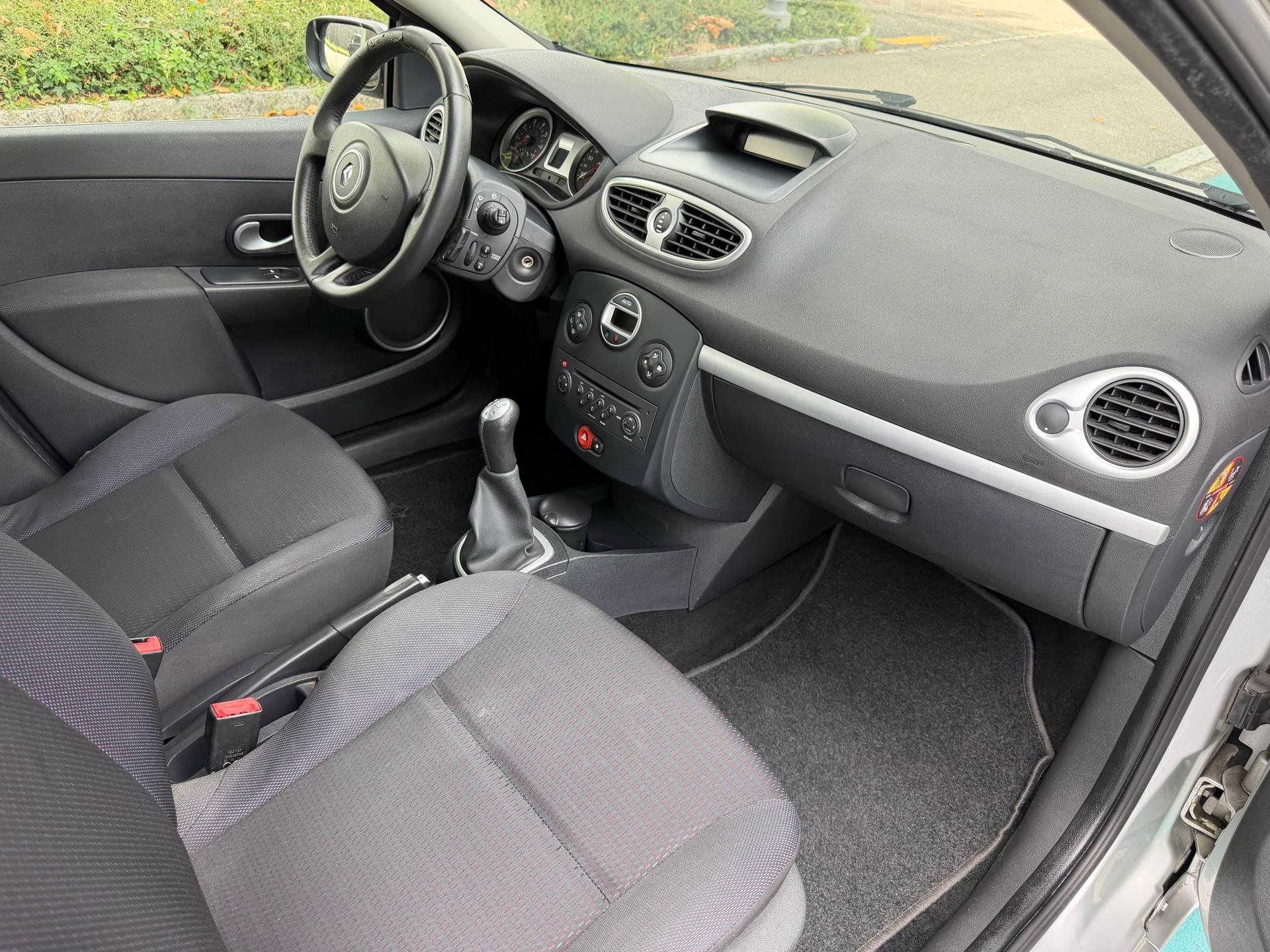 RENAULT Clio 1.2 16V Turbo Expression-image-11
