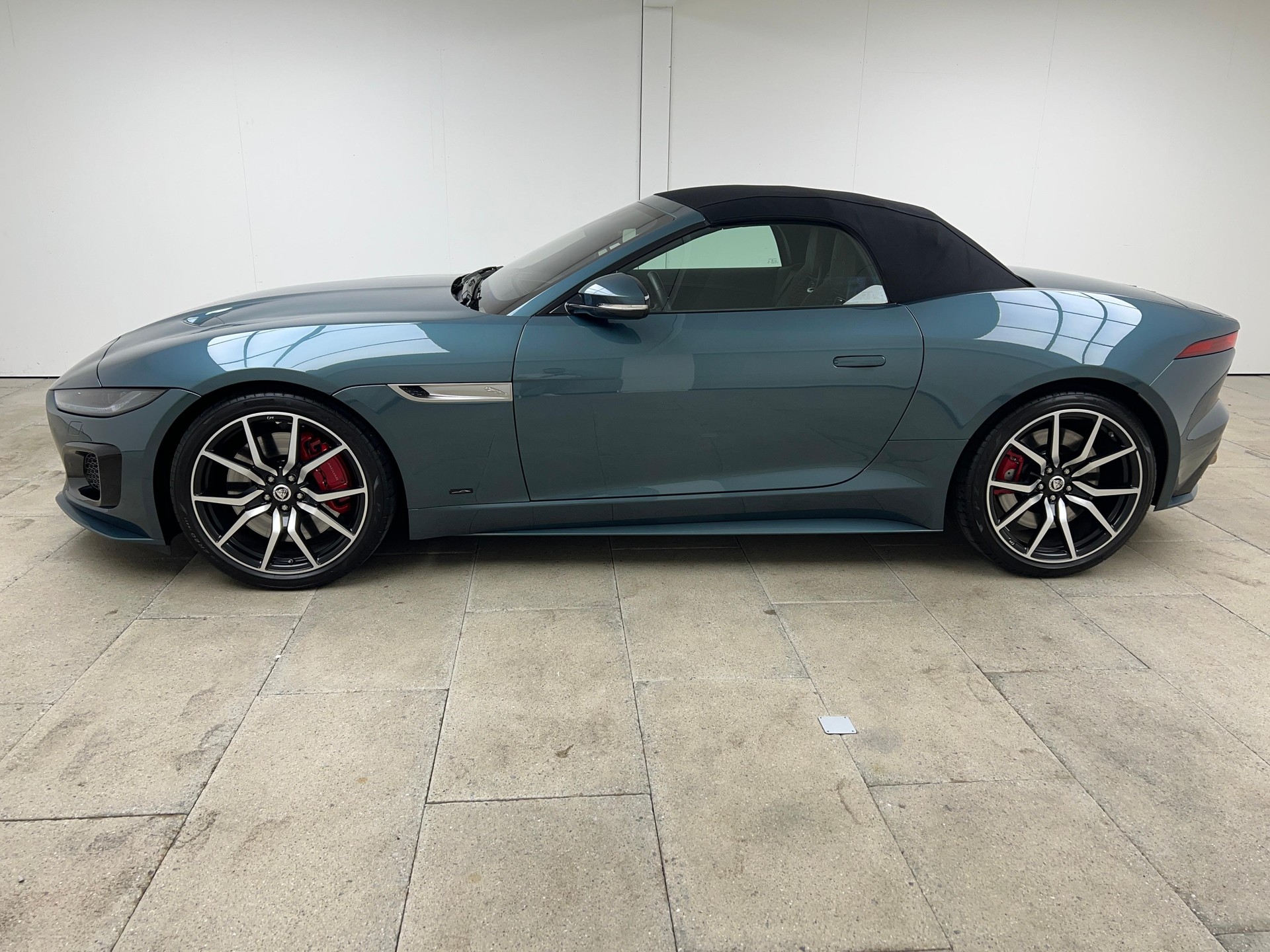 JAGUAR F-Type Convertible 5.0 V8 R AWD-showroom-element-2