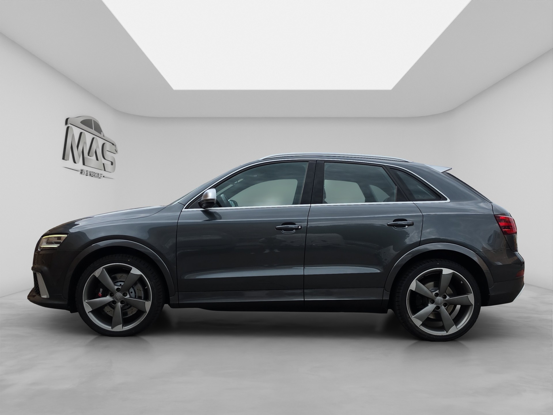 AUDI RS Q3 2.5 TFSI quattro S-tronic-image-2