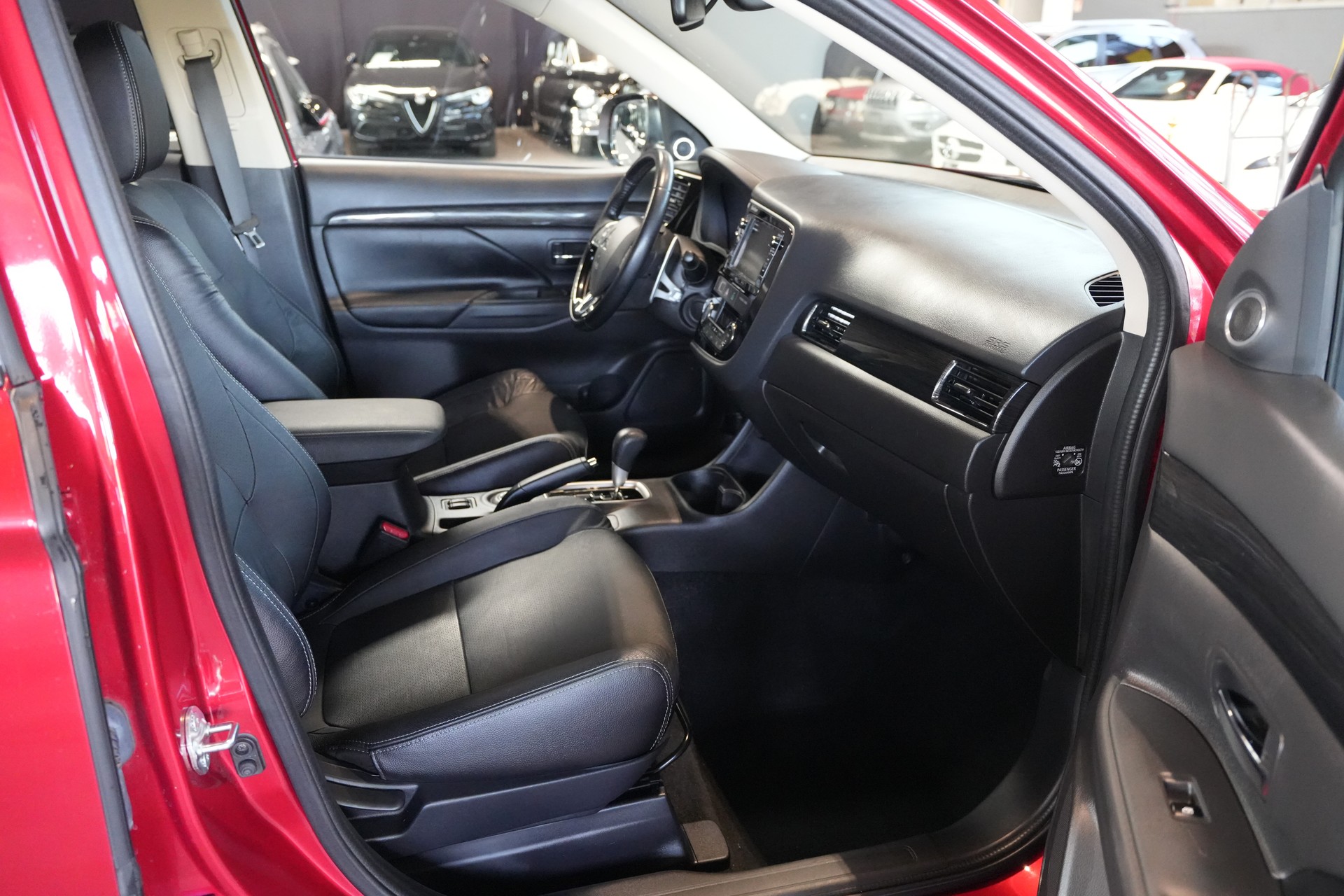 MITSUBISHI Outlander 2.0 Diamond 4WD CVT-image-8