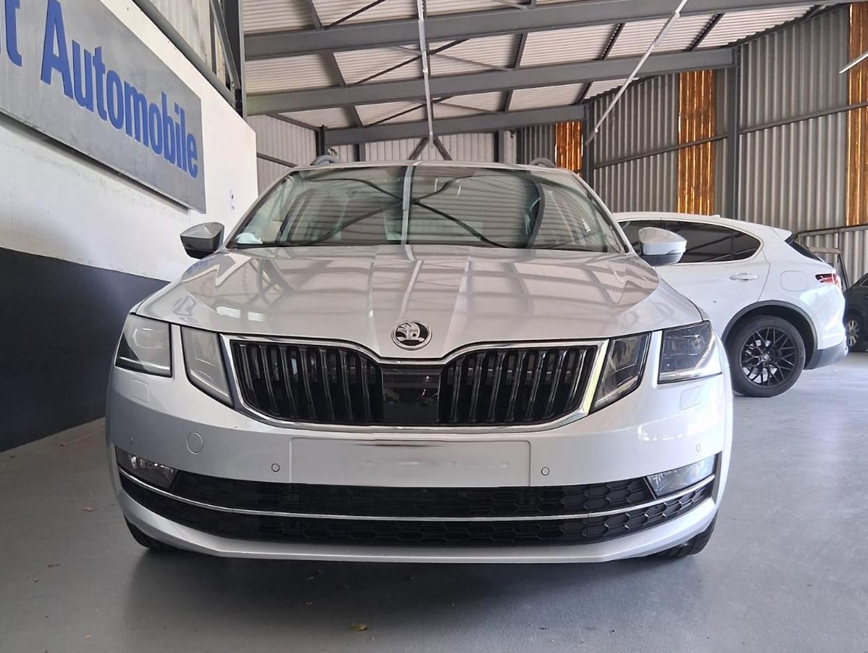 SKODA Octavia Combi 2.0 TDI 150 Style DSG-showroom-element-1