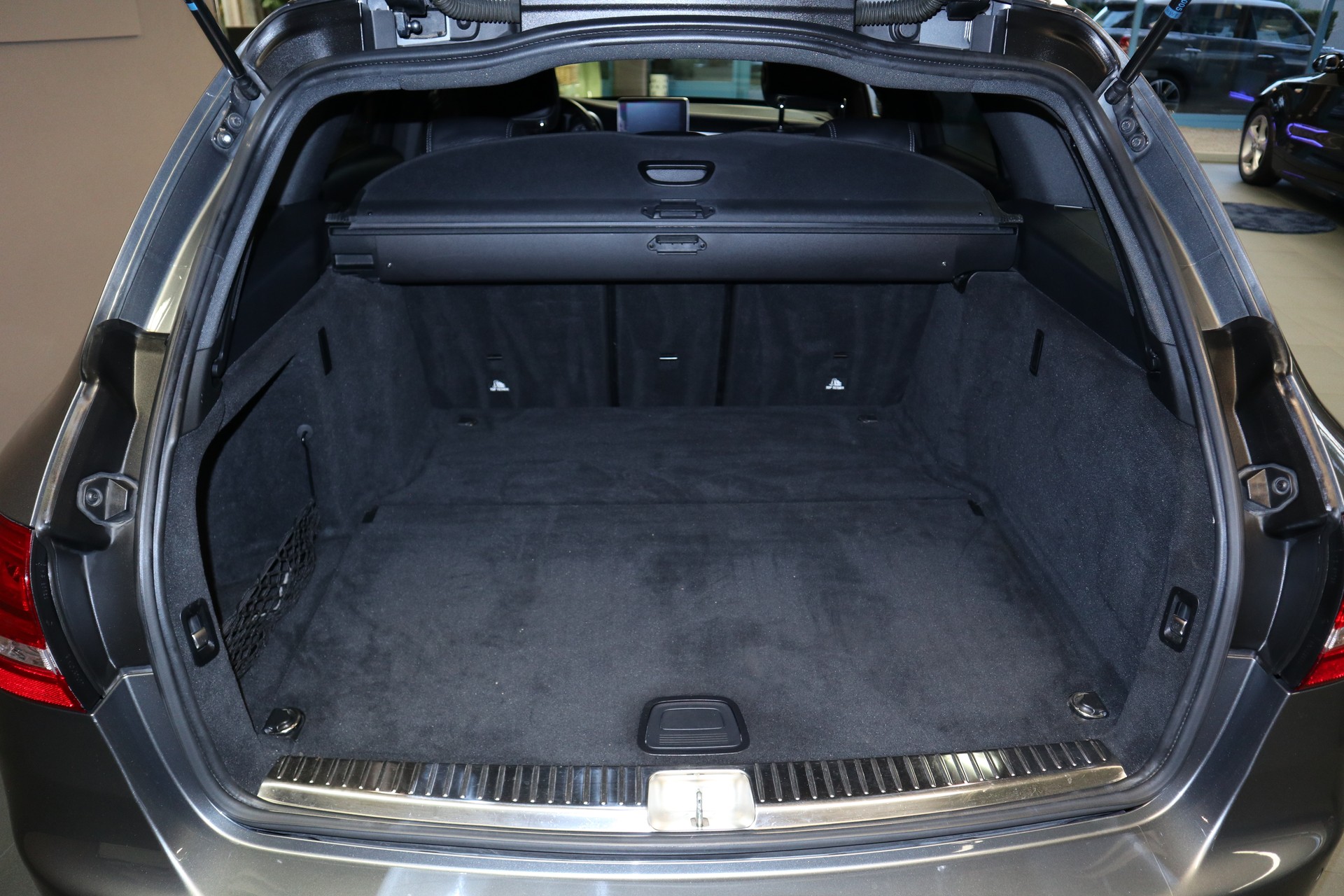 MERCEDES-BENZ C 250 d Swiss Star AMG Line 4m Kombi-image-8