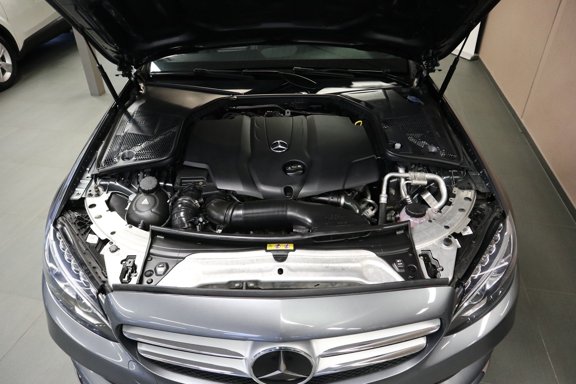 MERCEDES-BENZ C 250 d Swiss Star AMG Line 4m Kombi-image-15
