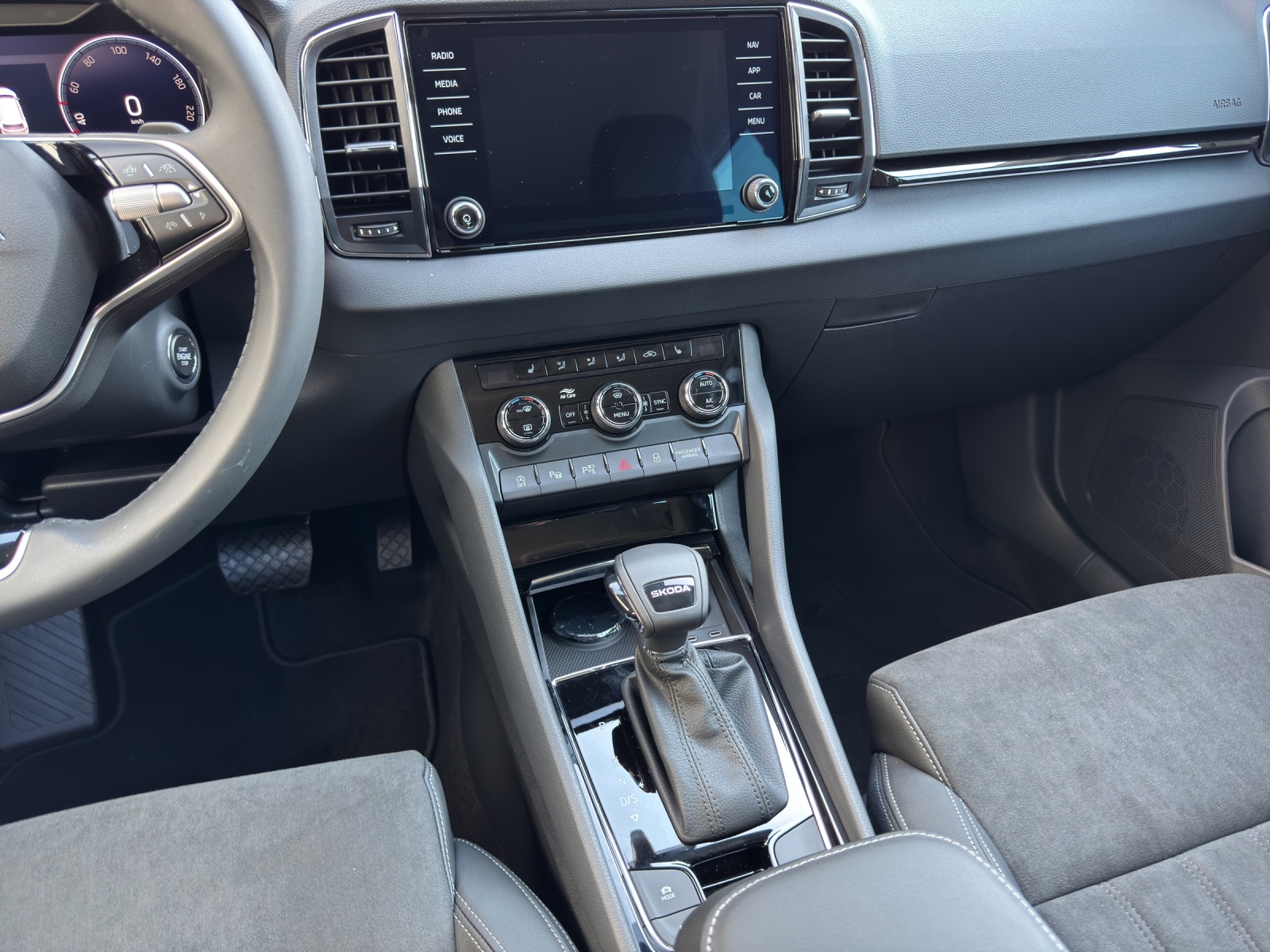 SKODA Karoq 1.5 TSI Dynamic DSG-image-10