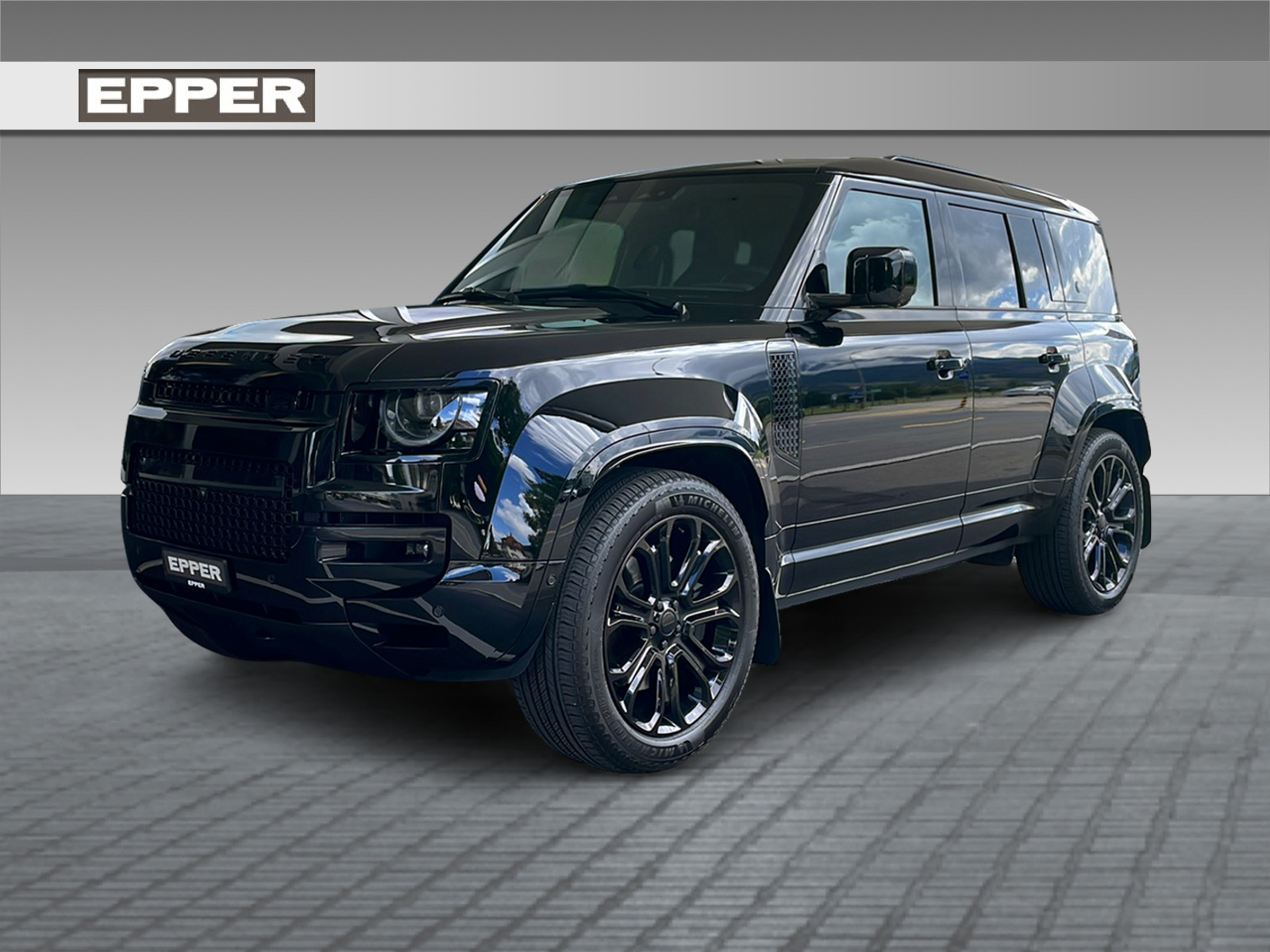 LAND ROVER Defender 110 4.4 V8 Octa Black-image-0