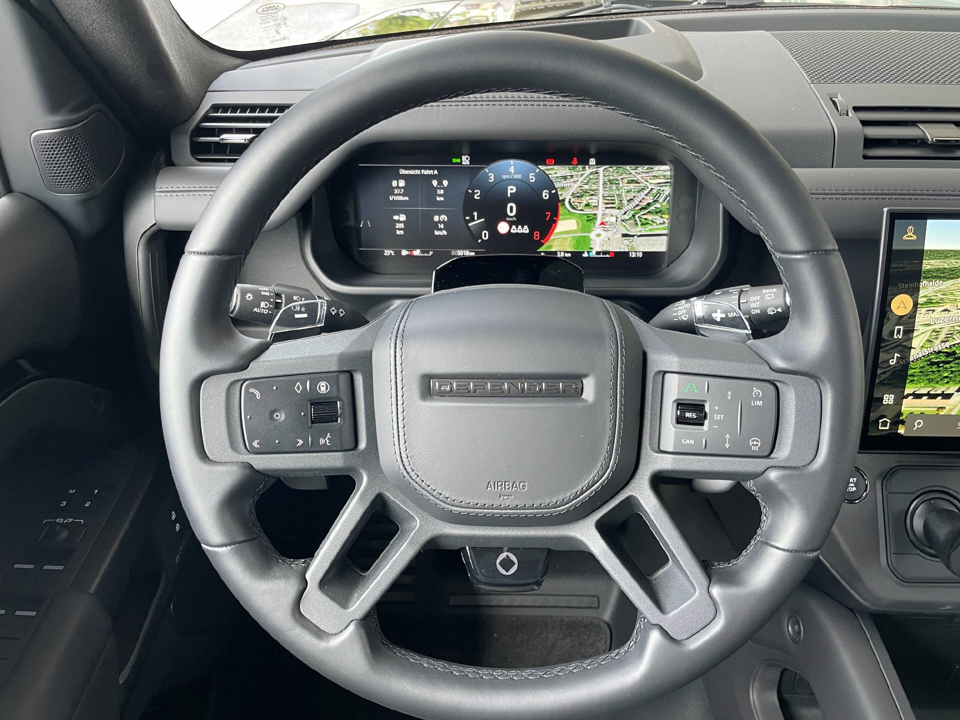 LAND ROVER Defender 110 4.4 V8 Octa Black-image-7