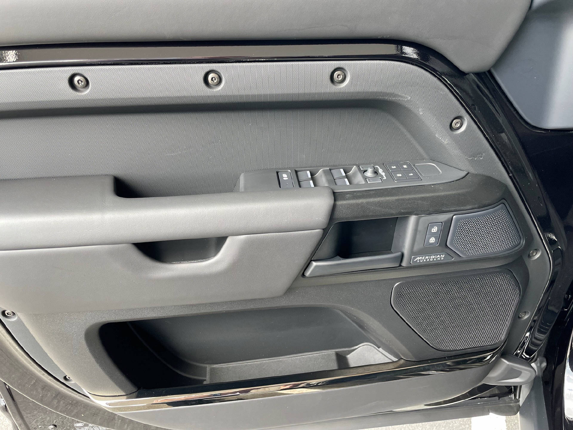 LAND ROVER Defender 110 4.4 V8 Octa Black-image-5