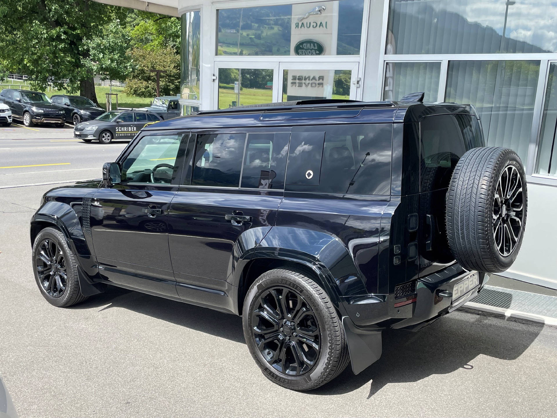 LAND ROVER Defender 110 4.4 V8 Octa Black-image-26