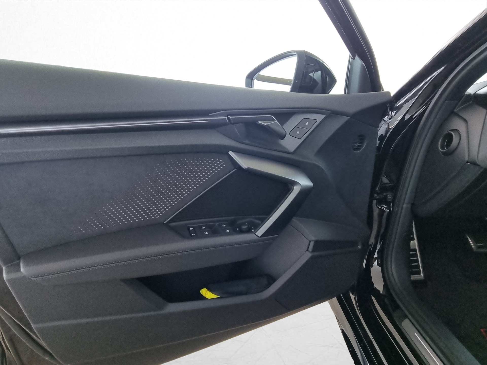 AUDI RS3 Sportback 2.5 TSI quattro S-tronic-image-11
