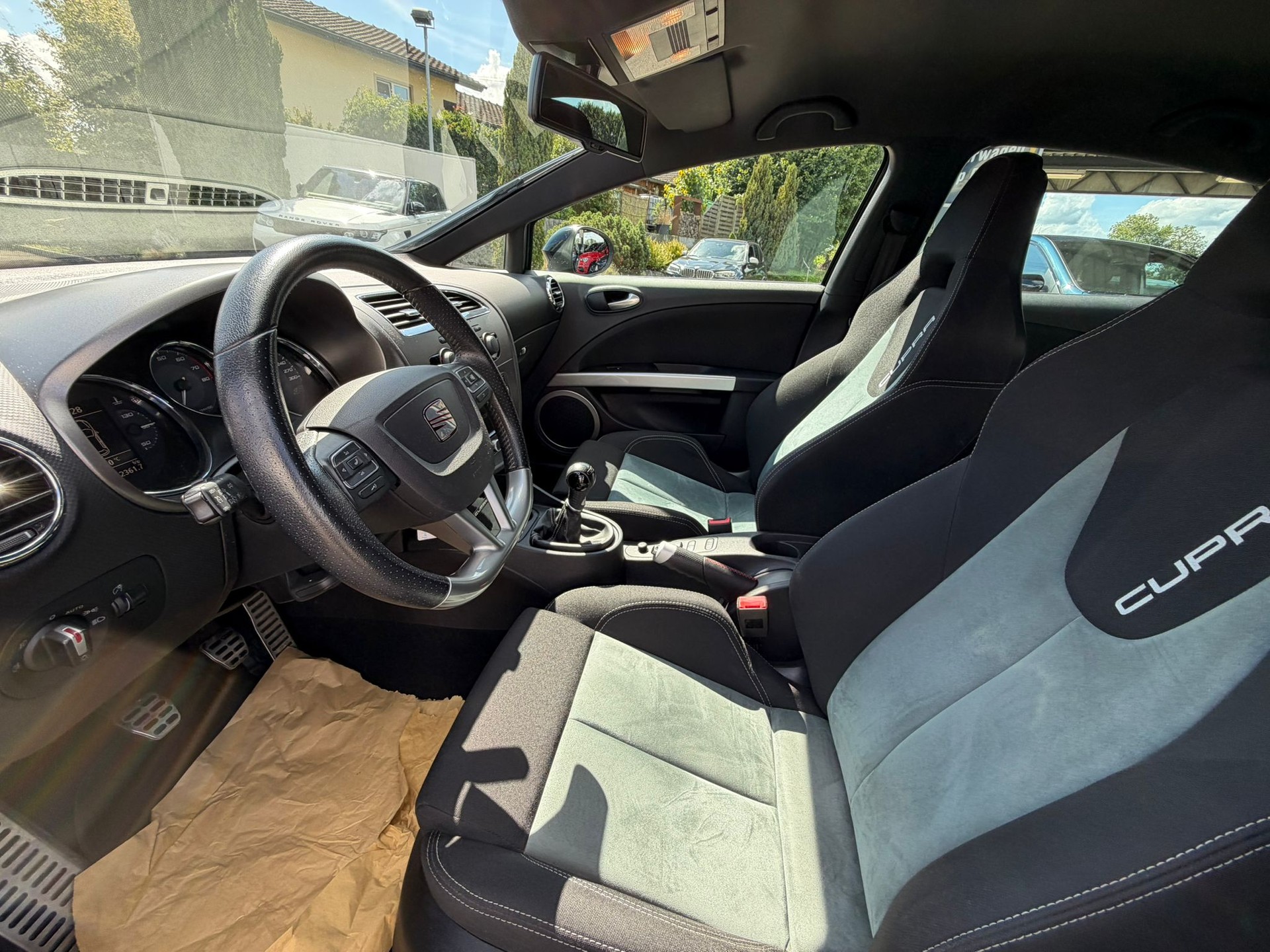 SEAT Leon 2.0 TSI Cupra R-image-12
