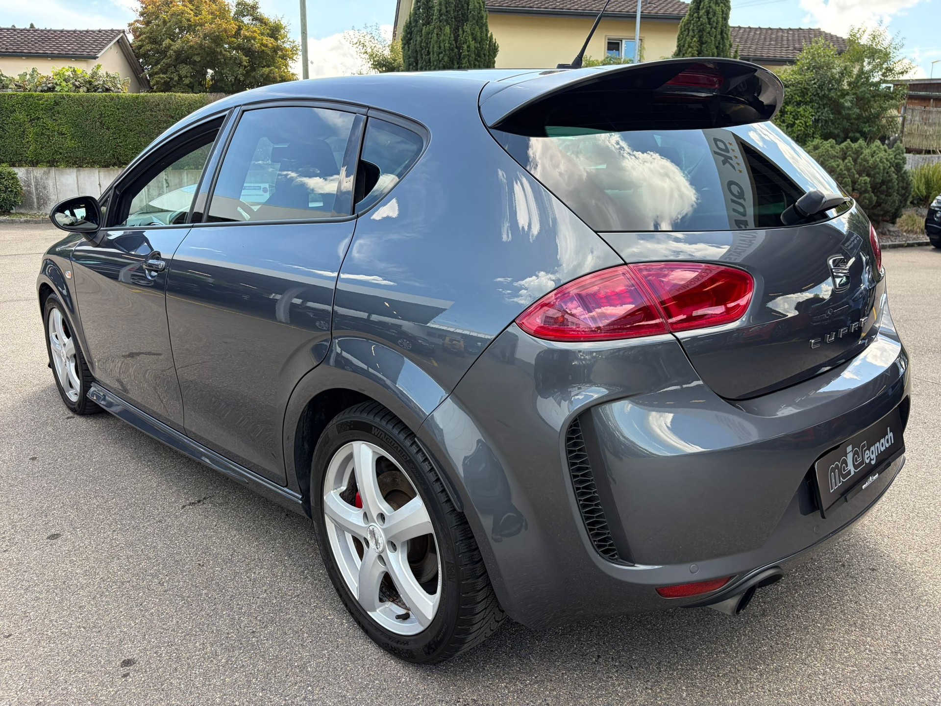 SEAT Leon 2.0 TSI Cupra R-image-5