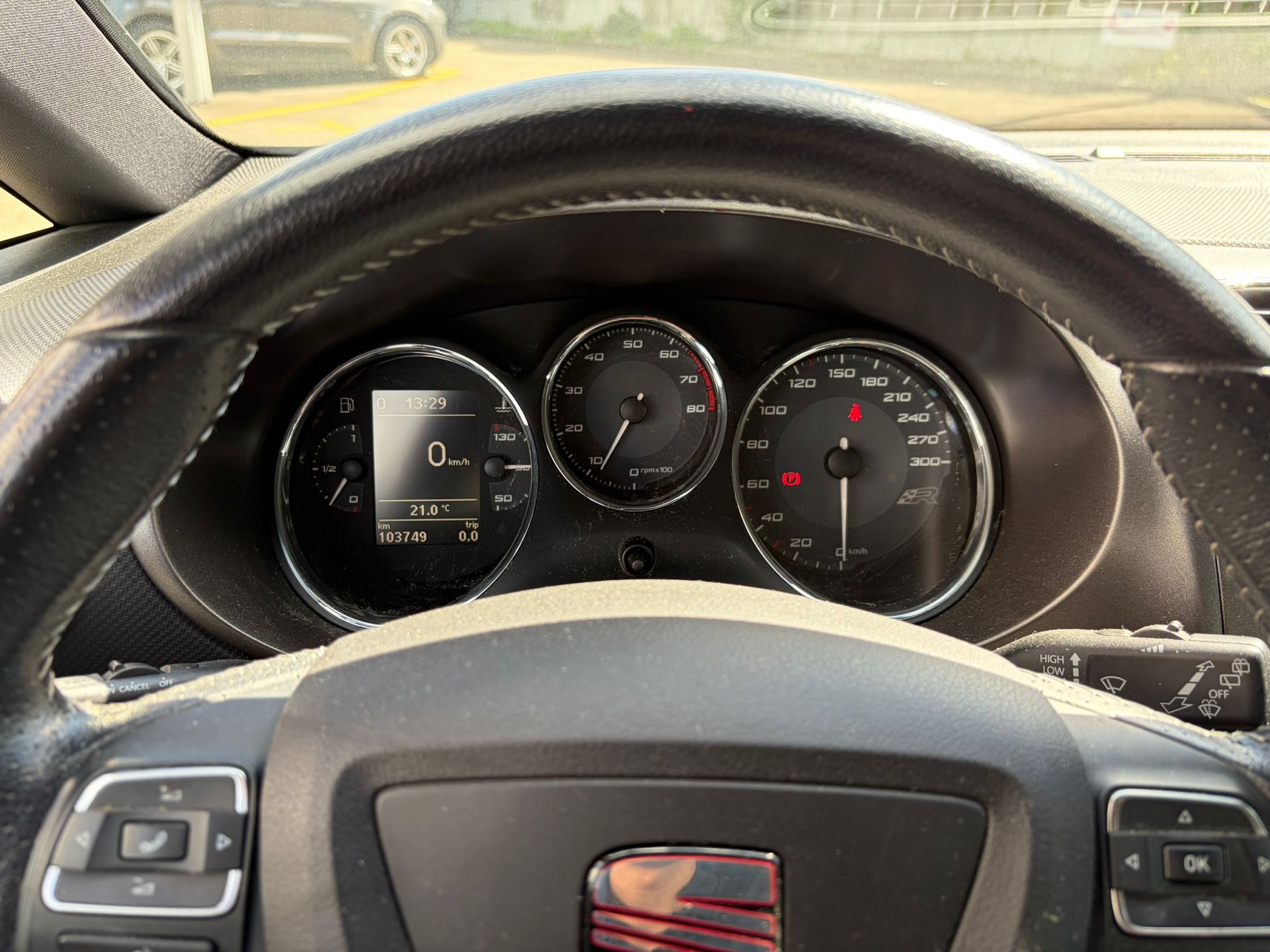 SEAT Leon 2.0 TSI Cupra R-image-10