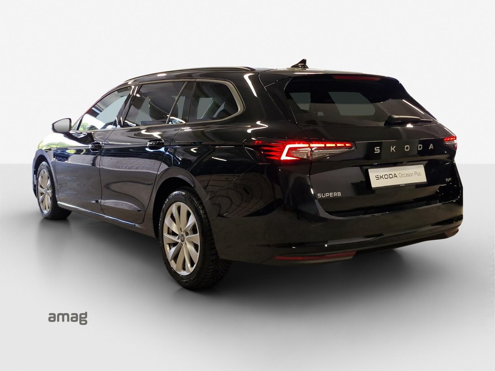 SKODA Superb Combi 2.0 TDi Selection 4x4 DSG-image-2