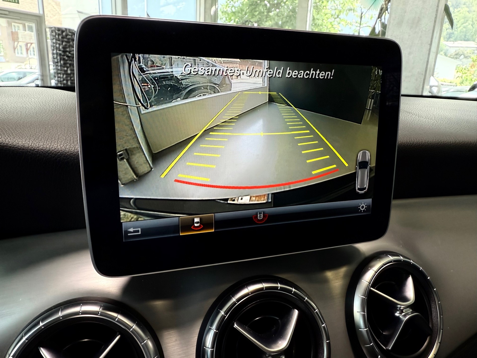 MERCEDES-BENZ CLA Shooting Br 200 d Swiss Star AMG Line 4M-image-13
