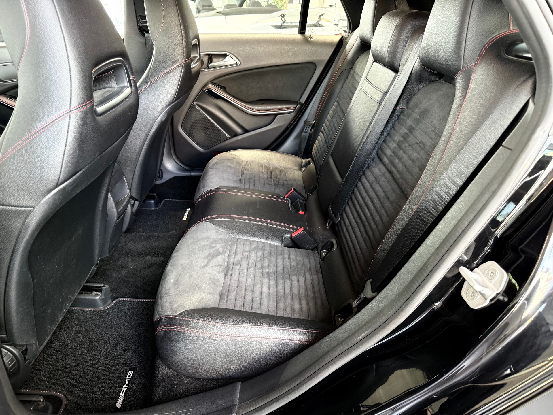 MERCEDES-BENZ CLA Shooting Br 200 d Swiss Star AMG Line 4M-image-10
