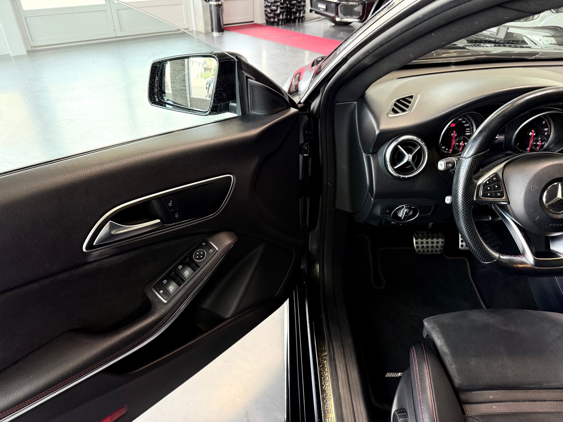 MERCEDES-BENZ CLA Shooting Br 200 d Swiss Star AMG Line 4M-image-7