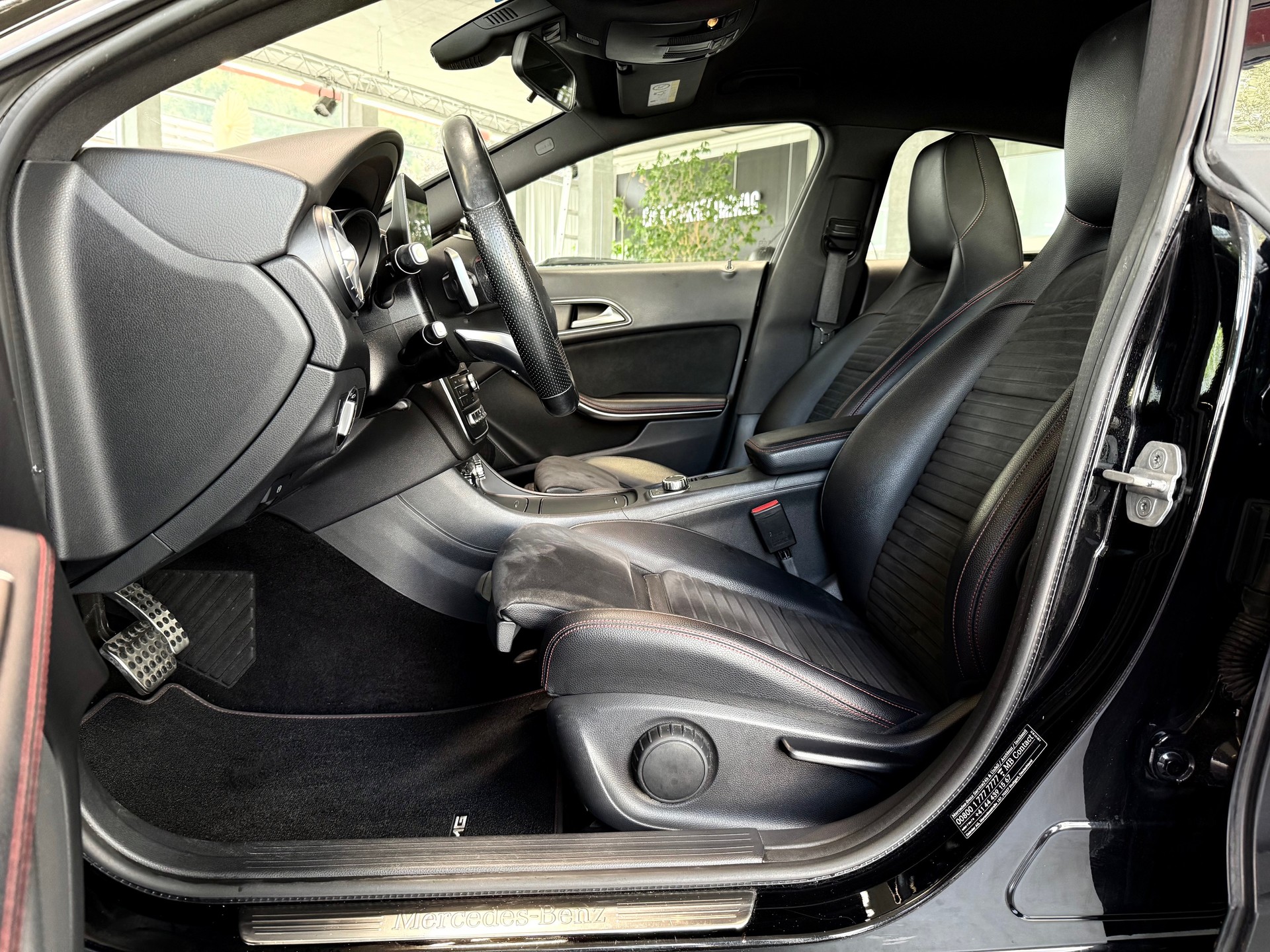 MERCEDES-BENZ CLA Shooting Br 200 d Swiss Star AMG Line 4M-image-8