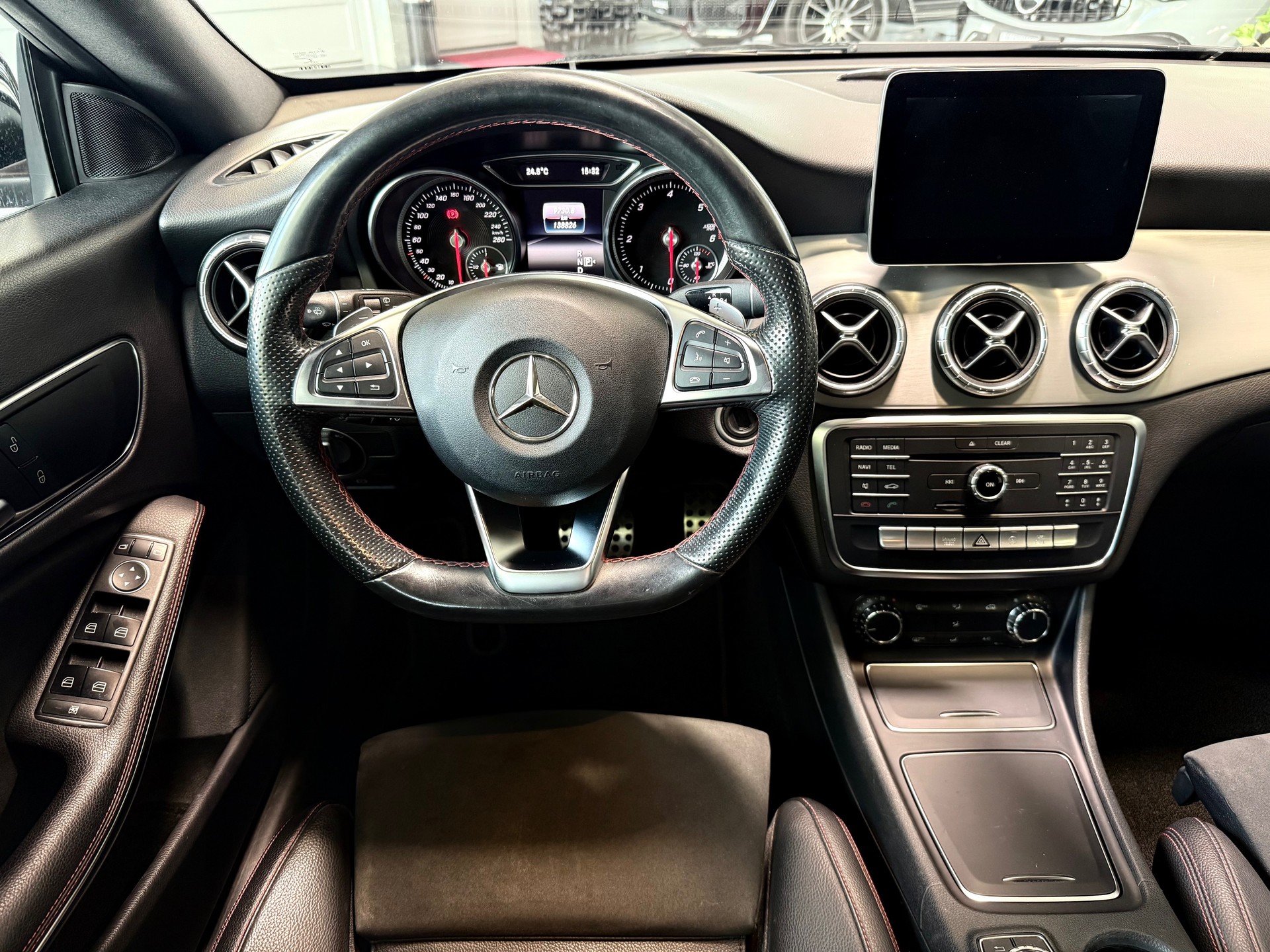MERCEDES-BENZ CLA Shooting Br 200 d Swiss Star AMG Line 4M-image-11